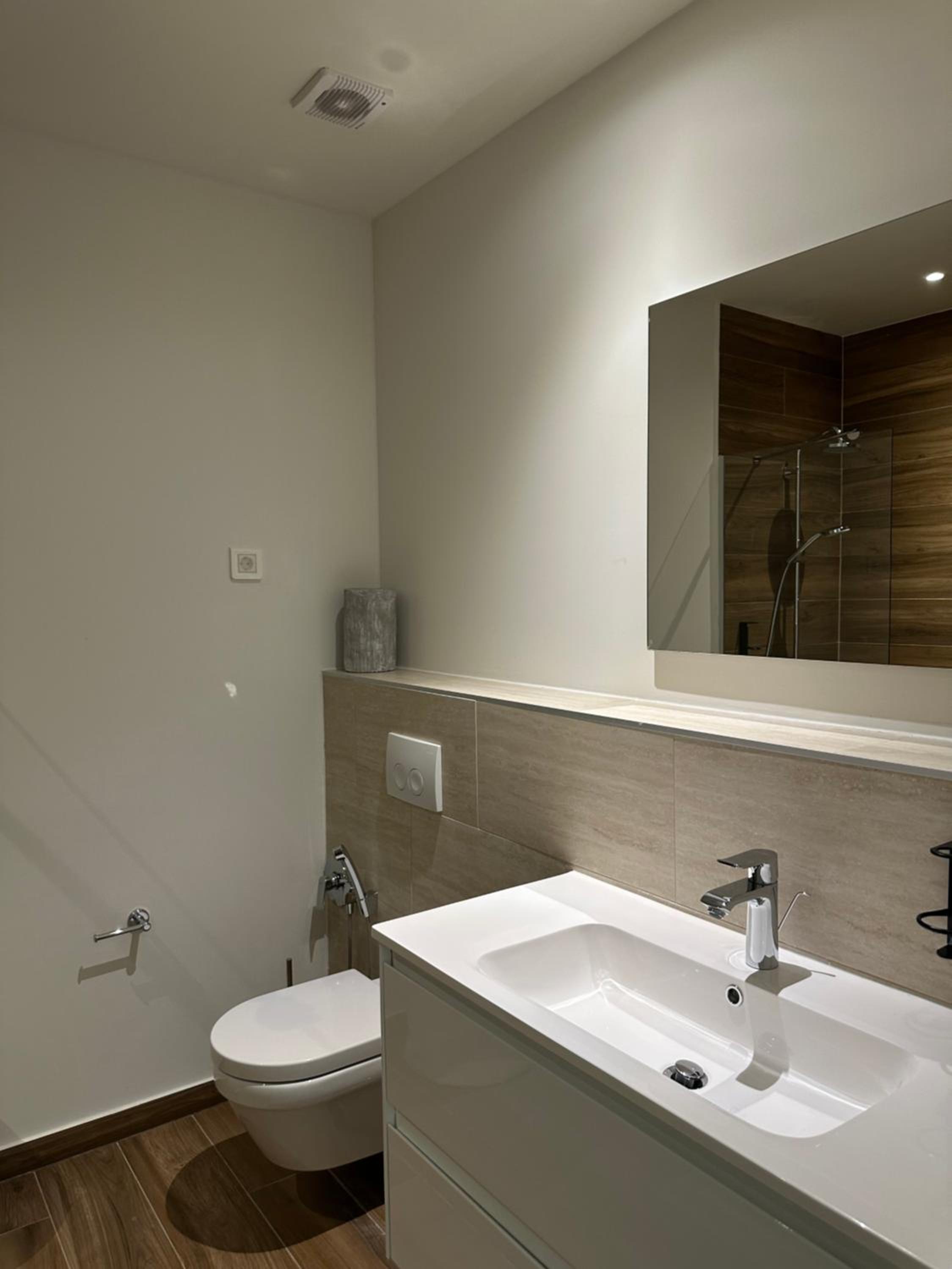 Lustica Bay Centrale Contemporary Apartment photo 3