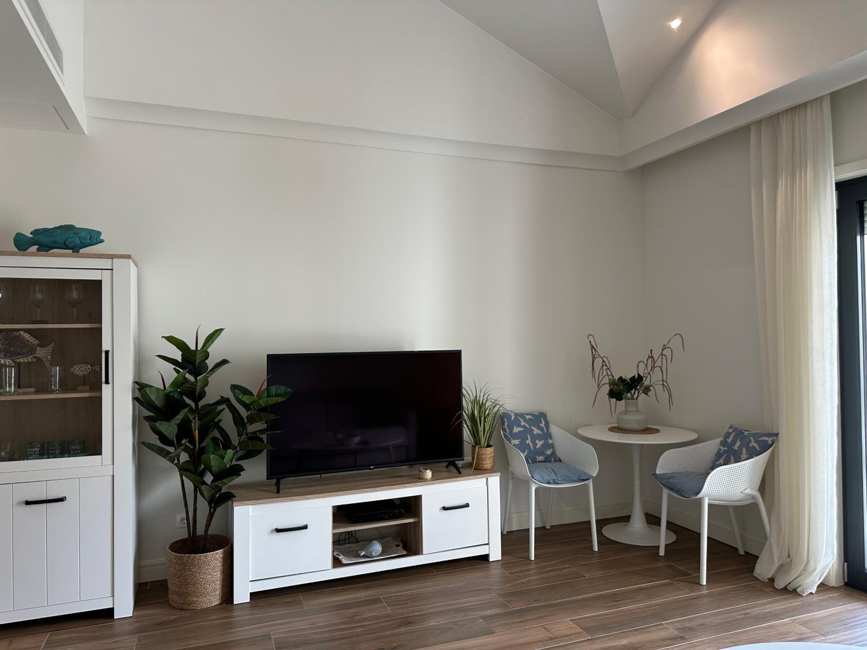 Lustica Bay Centrale Contemporary Apartment photo 4