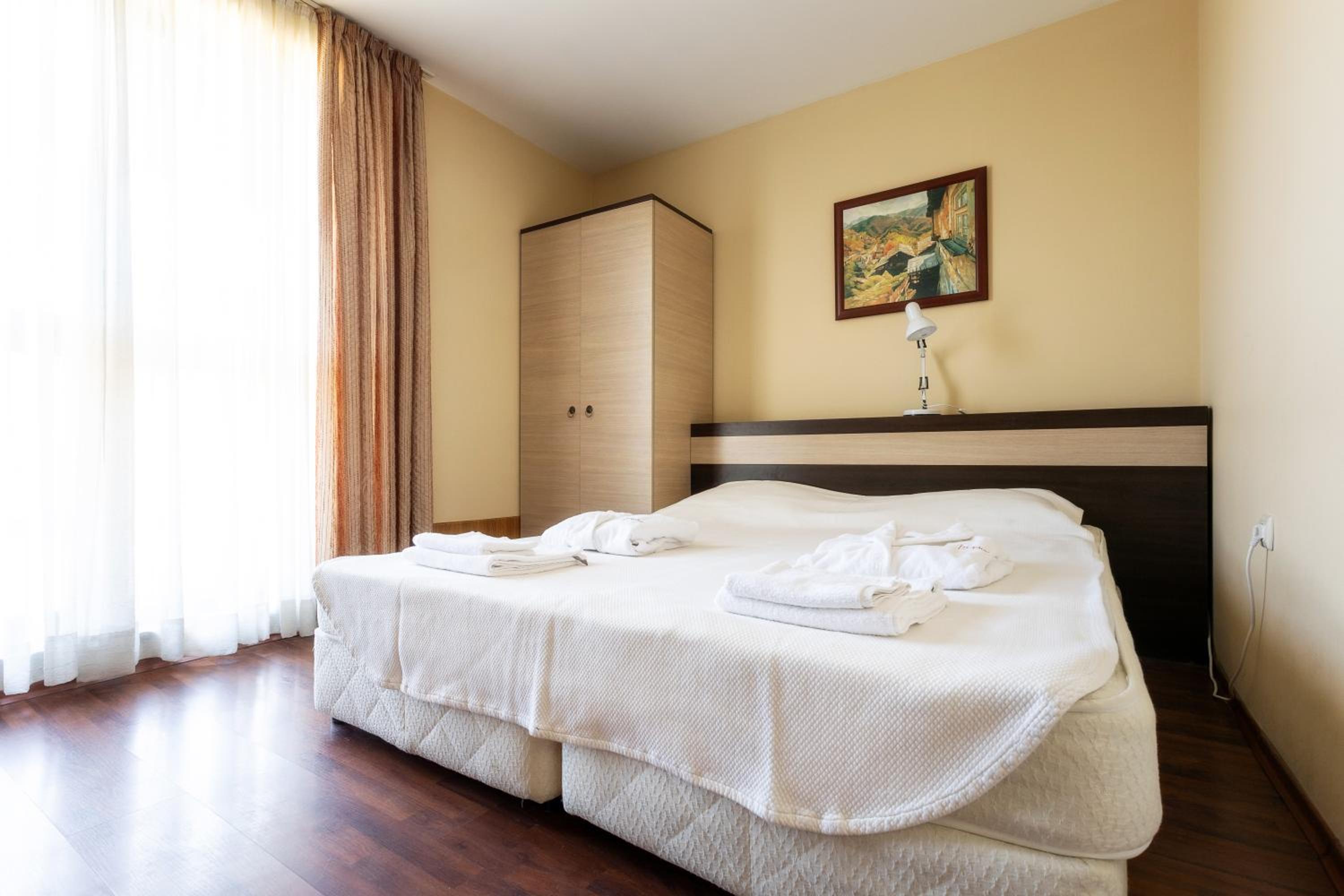 Exclusive two-floor 3-bedrooms apartment on the top floor