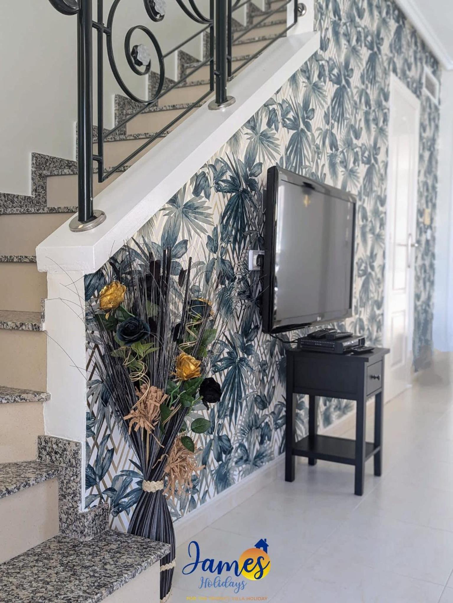 Mediterranean 3 Bed Townhouse CQ44 view 3
