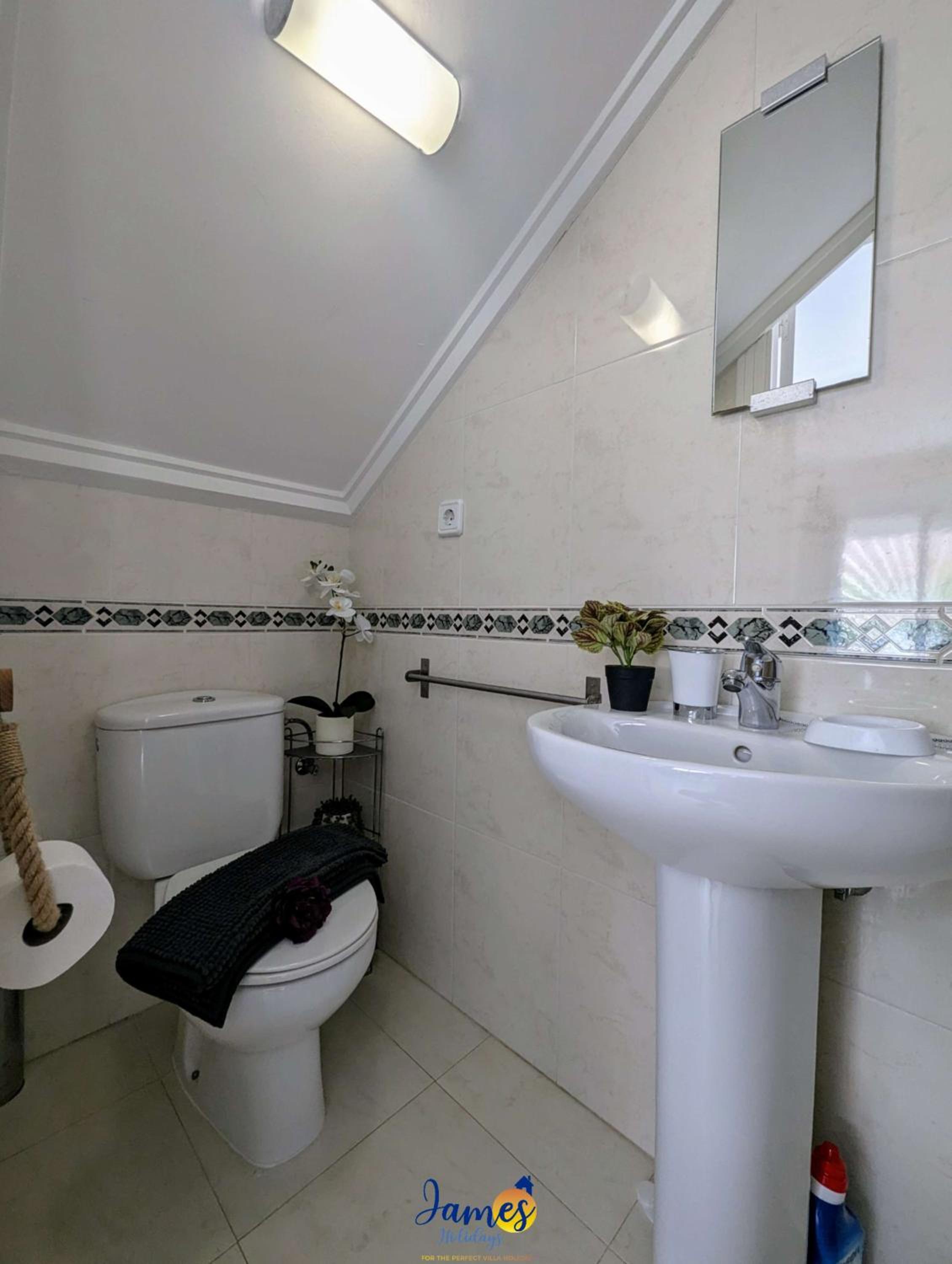 Mediterranean 3 Bed Townhouse CQ44 view 4