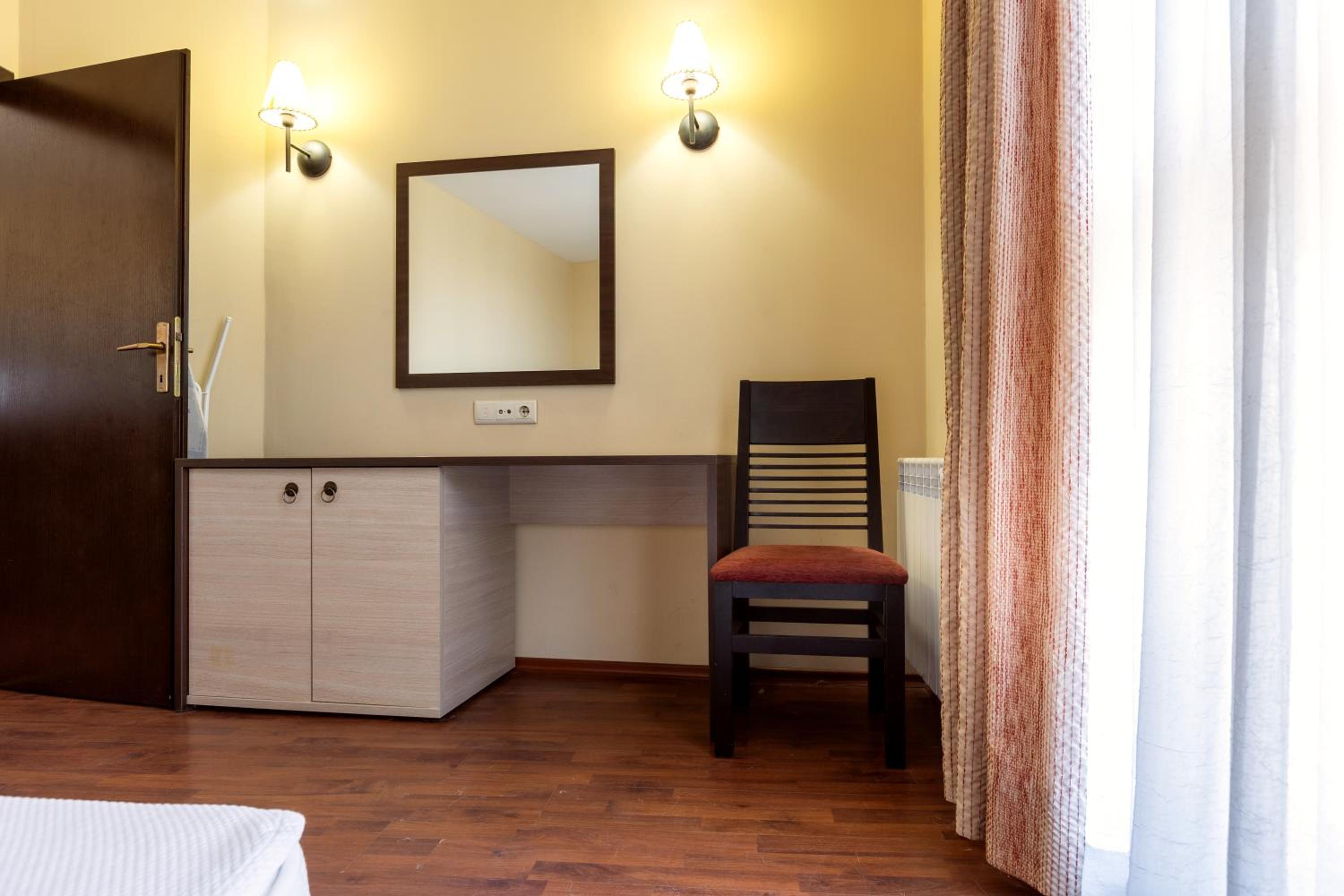 Exclusive two-floor 3-bedrooms apartment on the top floor