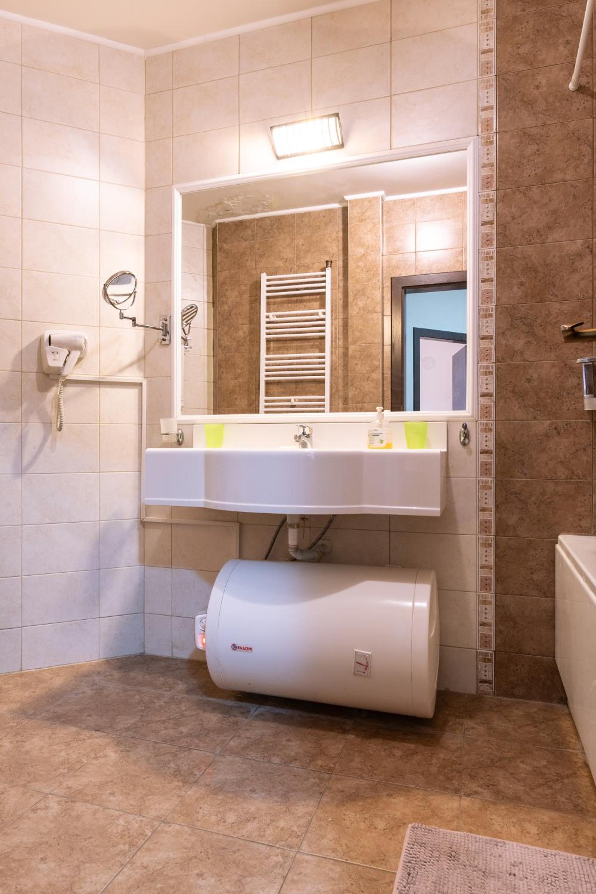 Exclusive two-floor 3-bedrooms apartment on the top floor