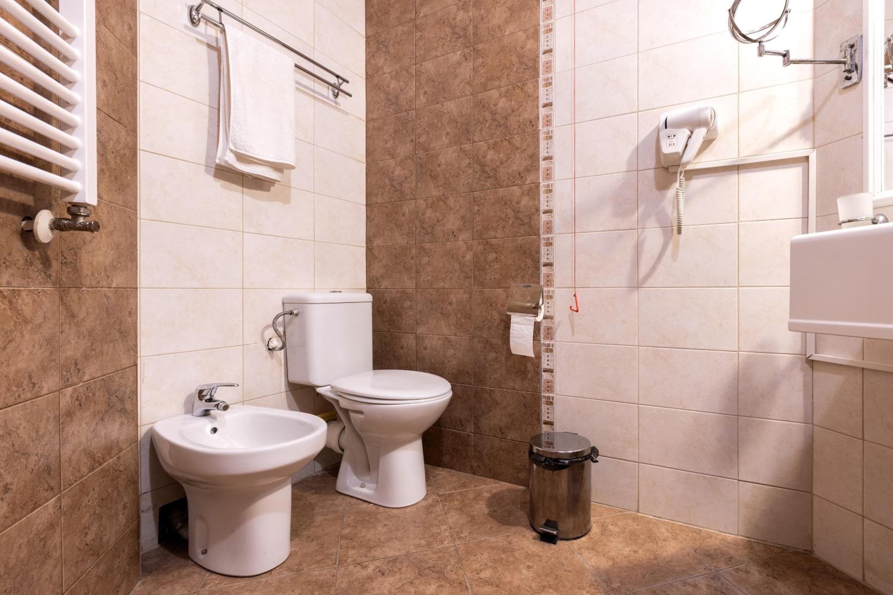 Exclusive two-floor 3-bedrooms apartment on the top floor