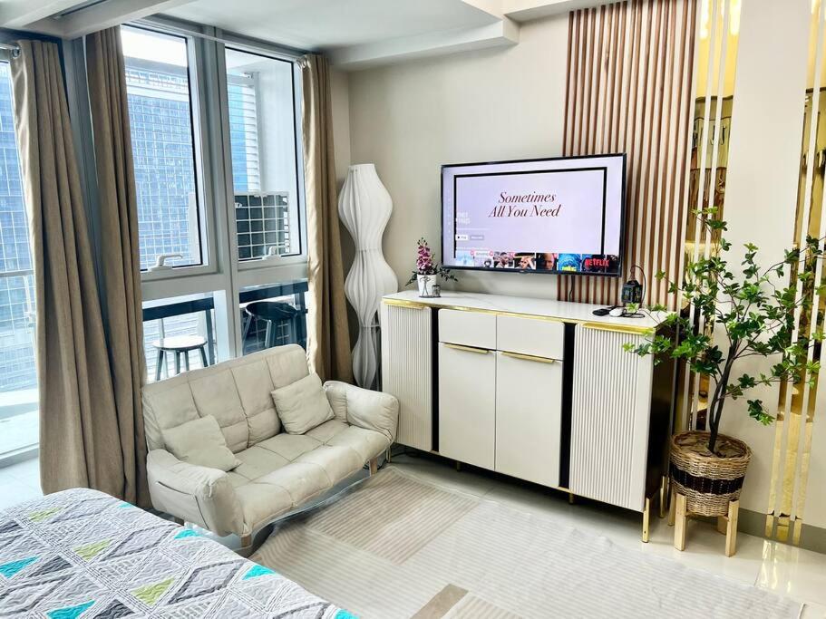 Uptown Parksuites Stylish Overlooking View