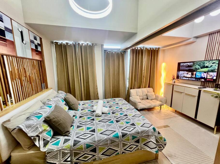 Uptown Parksuites Stylish Overlooking View