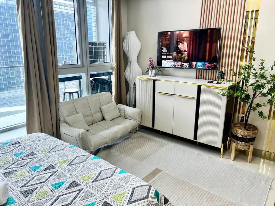 Uptown Parksuites Stylish Overlooking View
