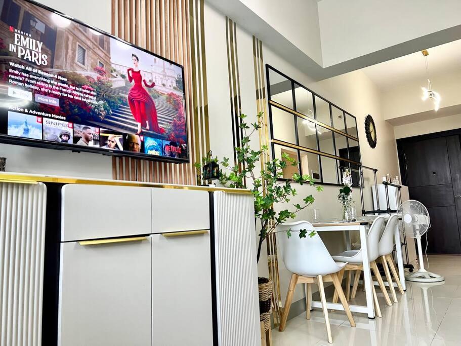Uptown Parksuites Stylish Overlooking View