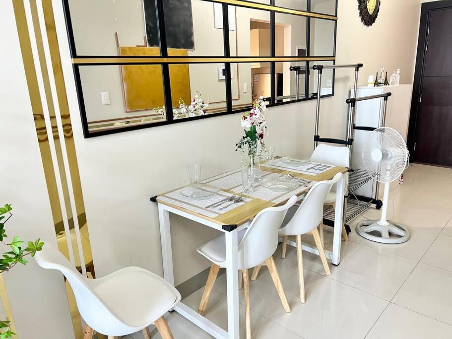 Uptown Parksuites Stylish Overlooking View