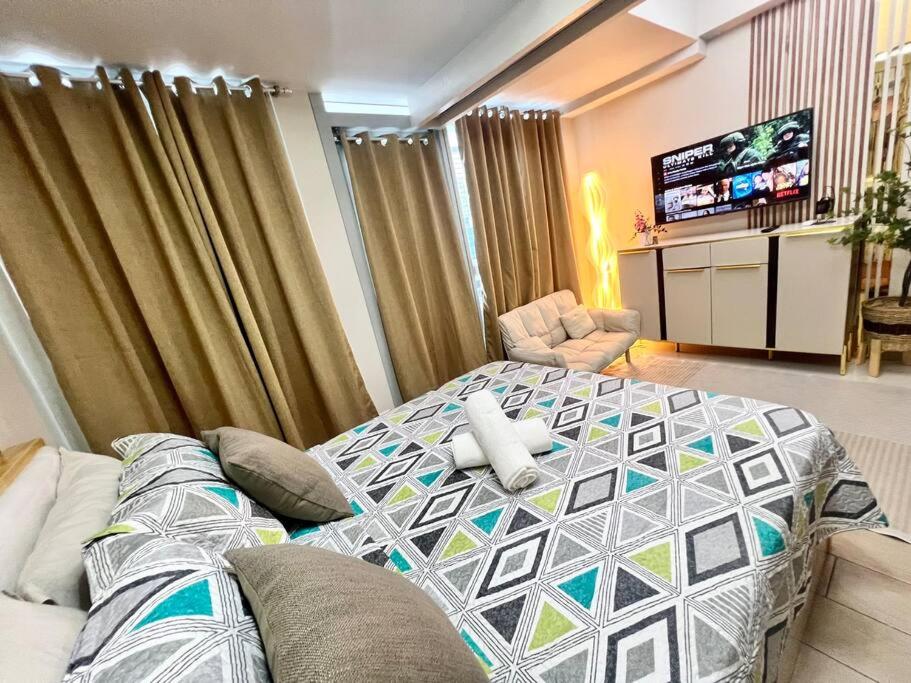 Uptown Parksuites Stylish Overlooking View