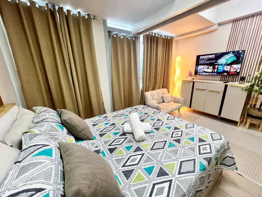Uptown Parksuites Stylish Overlooking View