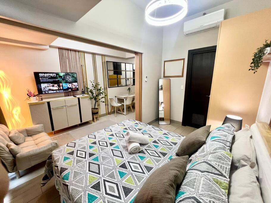 Uptown Parksuites Stylish Overlooking View