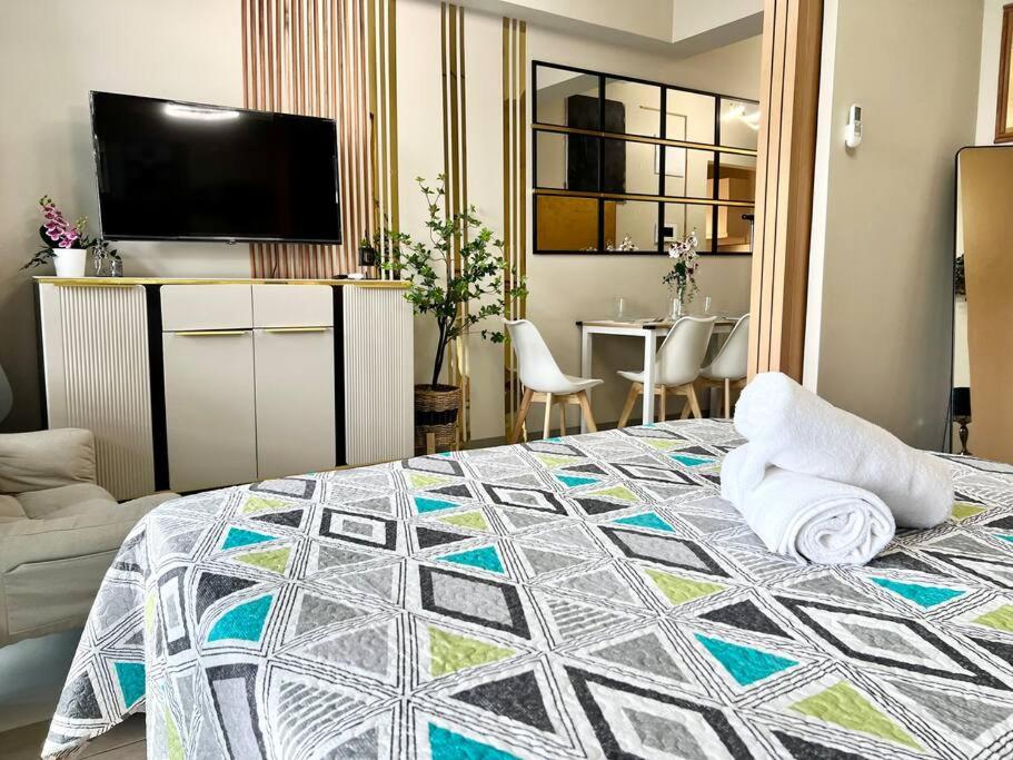 Uptown Parksuites Stylish Overlooking View
