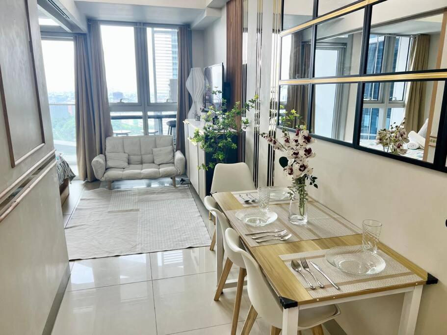 Uptown Parksuites Stylish Overlooking View
