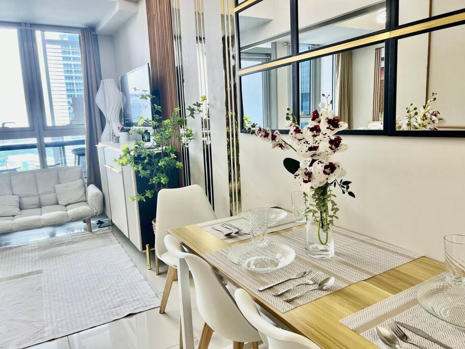 Uptown Parksuites Stylish Overlooking View