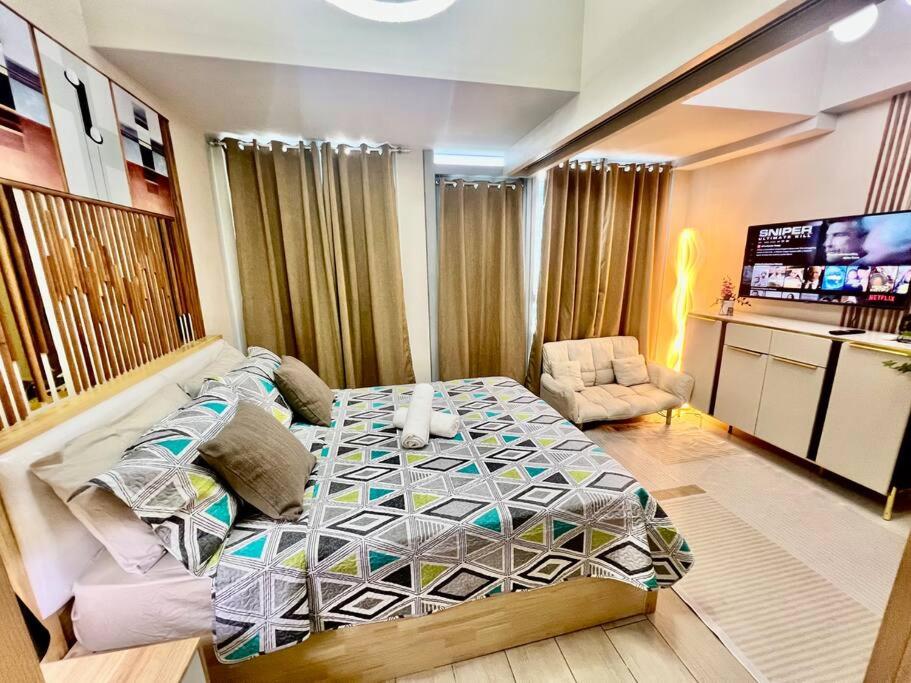 Uptown Parksuites Stylish Overlooking View