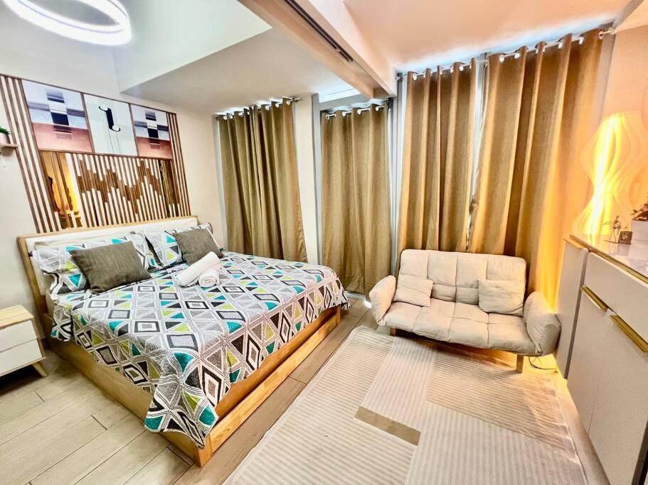 Uptown Parksuites Stylish Overlooking View