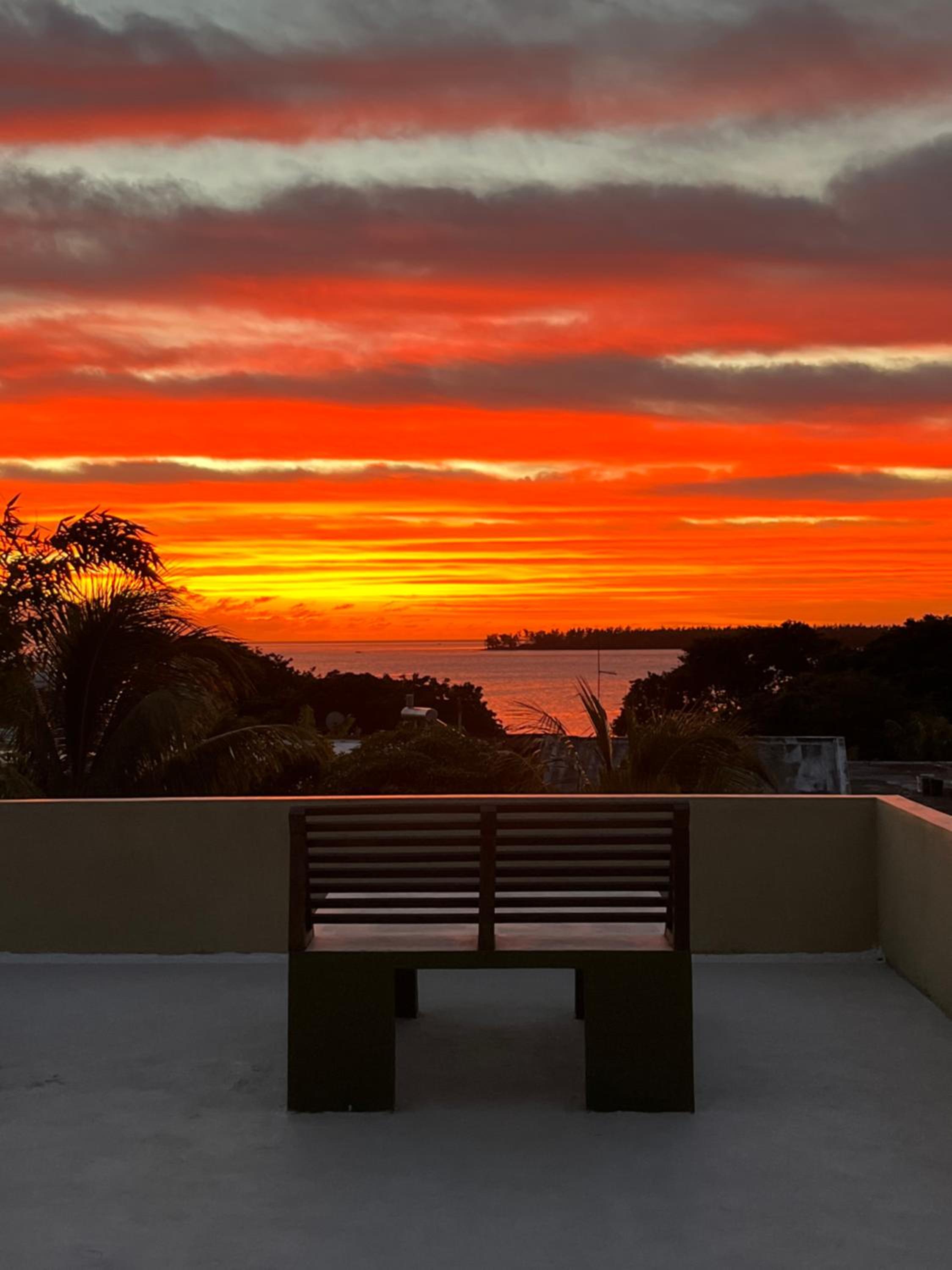 LouKaz -Entire Rental Units w Panoramic Rooftop
