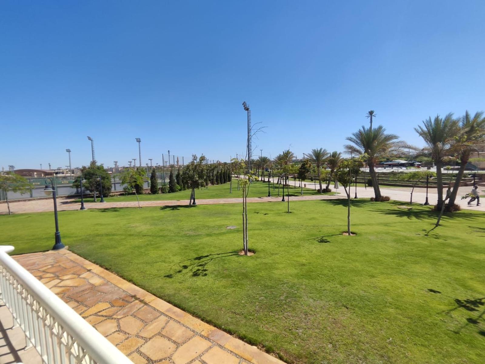 Luxurious 2 bedroom modern garden apartment Available ensuite private bedroom or whole flat privately