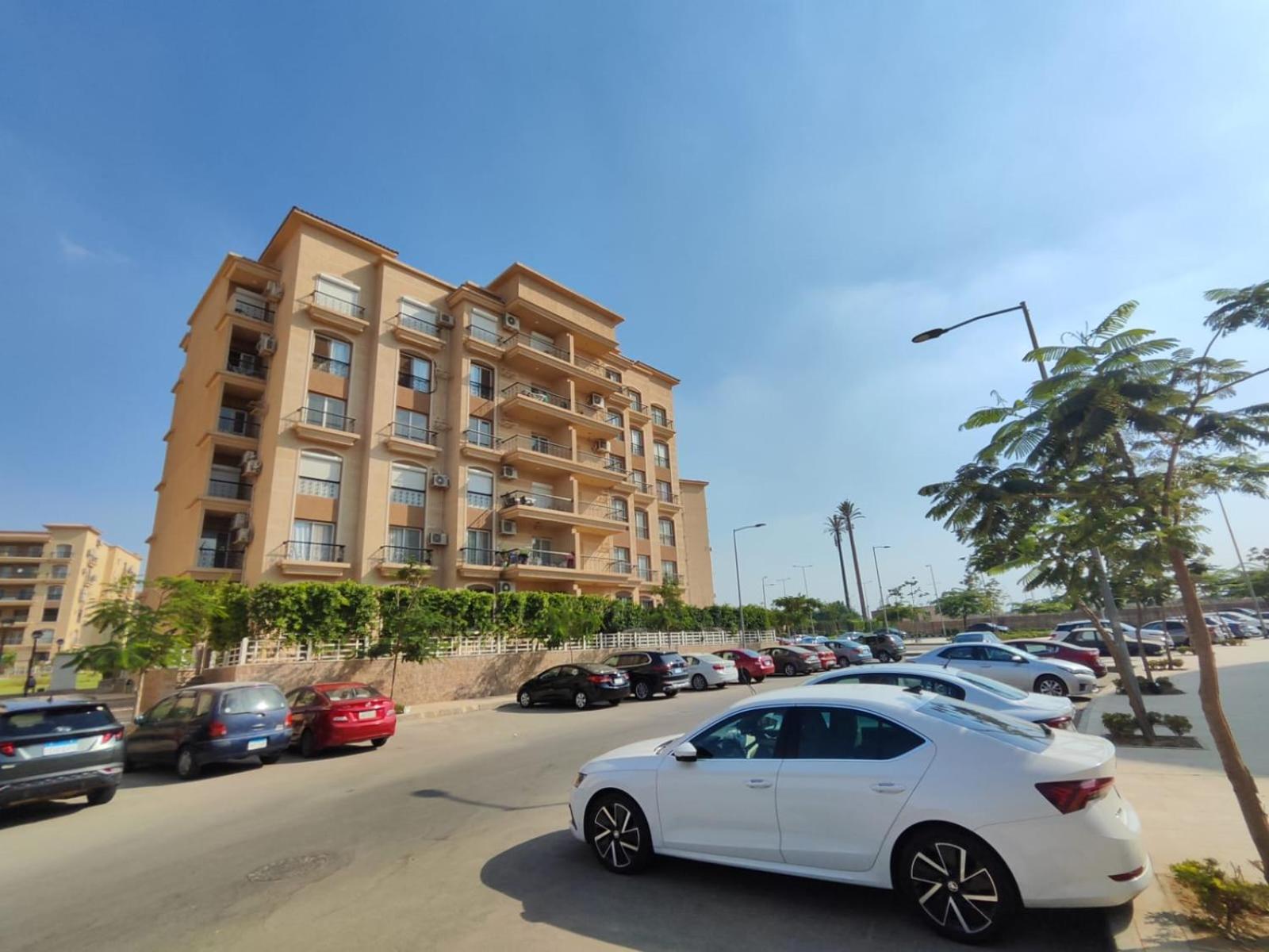 Luxurious 2 bedroom modern garden apartment Available ensuite private bedroom or whole flat privately