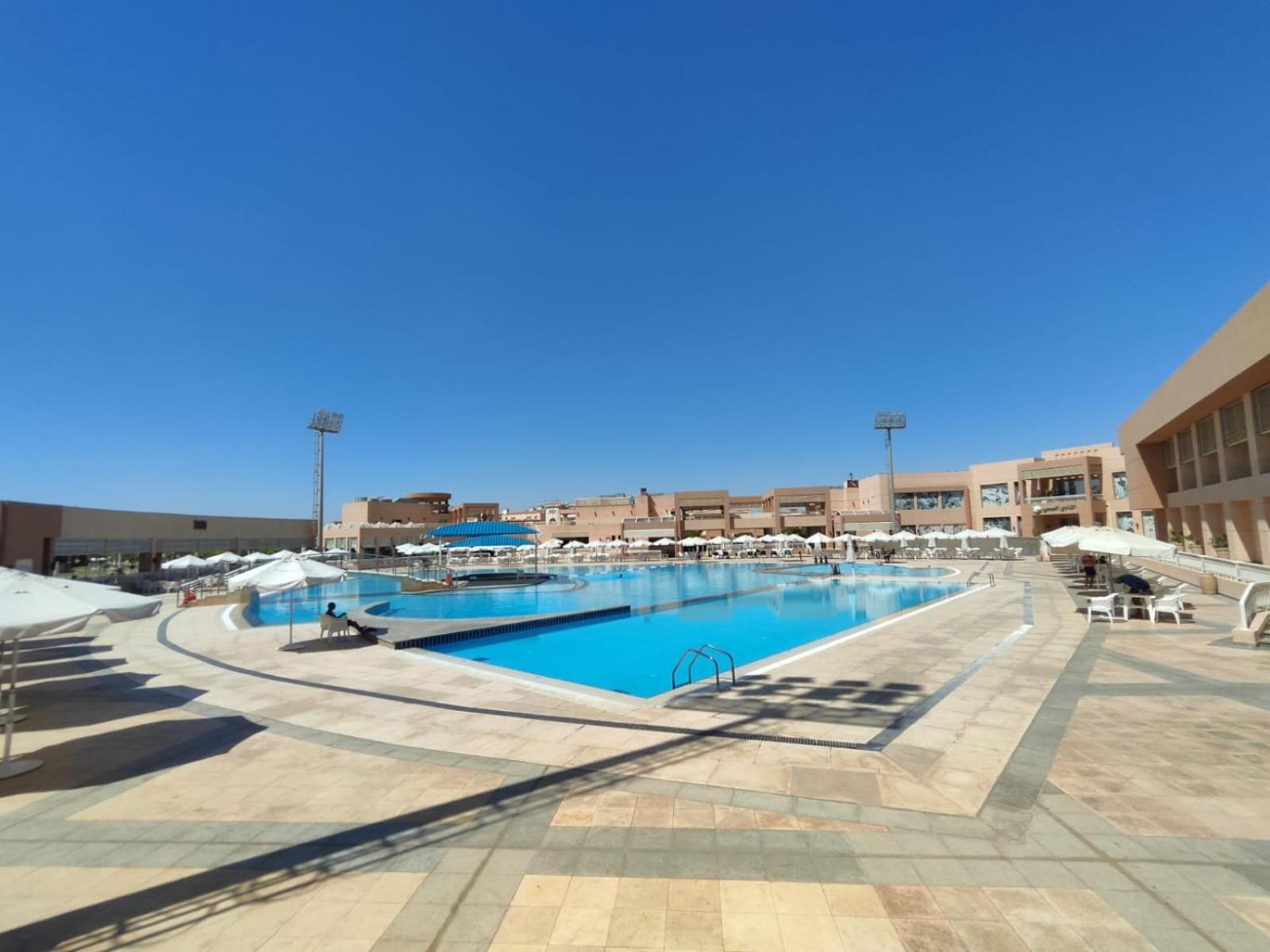 Luxurious 2 bedroom modern garden apartment Available ensuite private bedroom or whole flat privately
