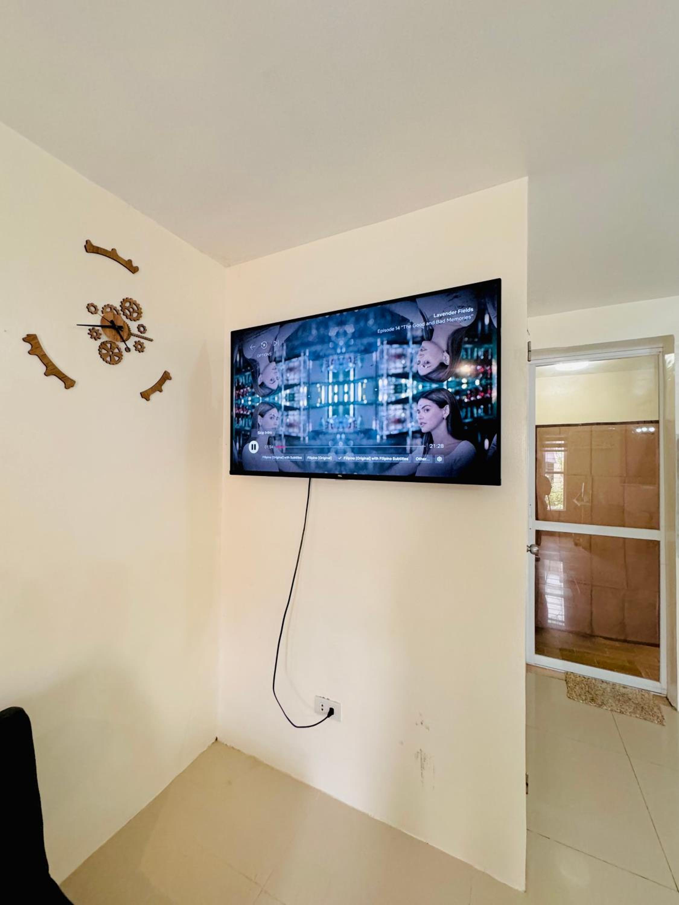 Asahel Cozy Crib Budget studio with Netflix view 2