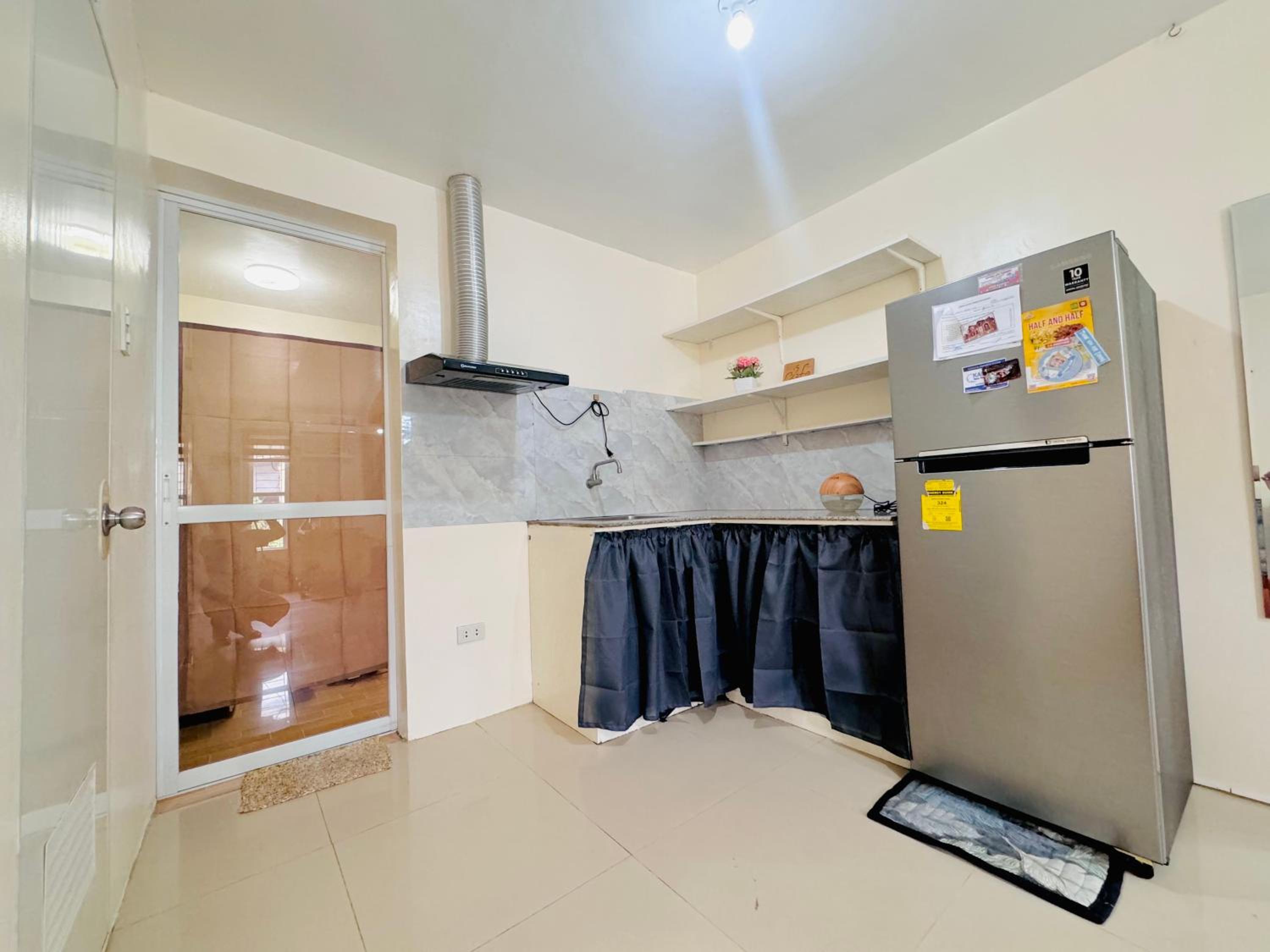 Asahel Cozy Crib Budget studio with Netflix view 5