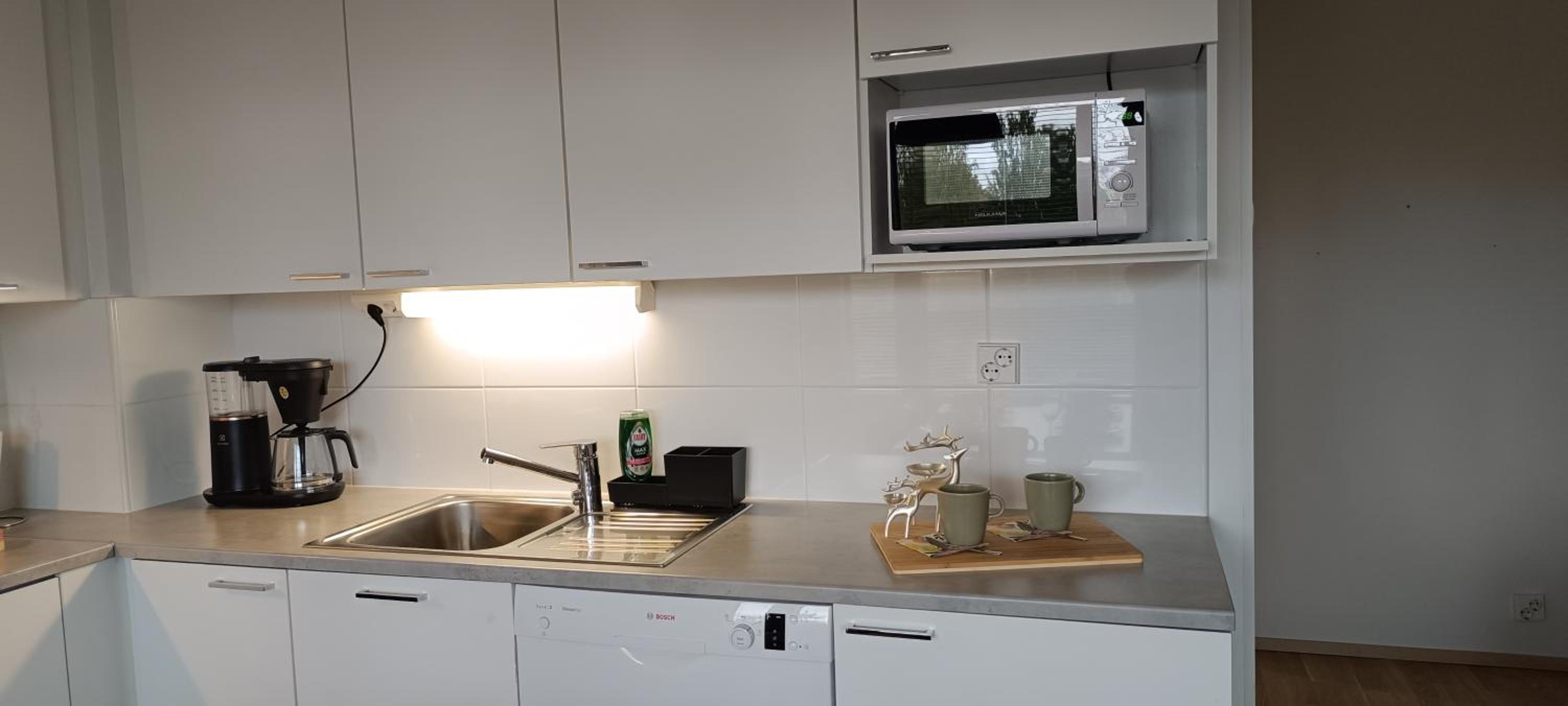 Bright and Cozy Apartment with Private Sauna And Parking