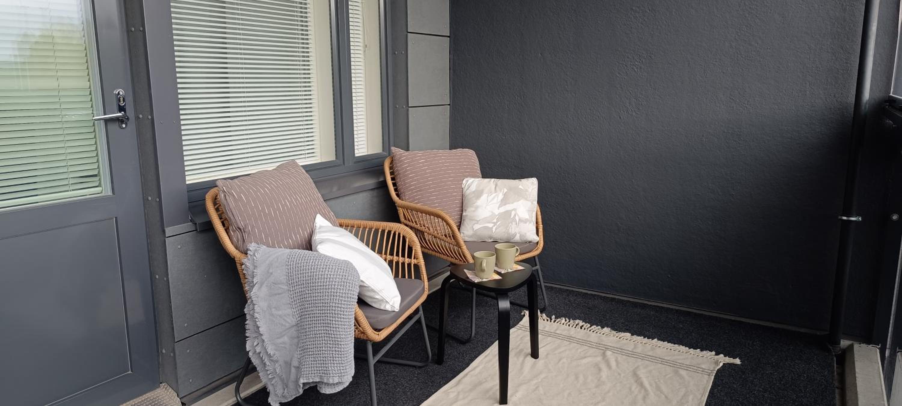 Bright and Cozy Apartment with Private Sauna And Parking