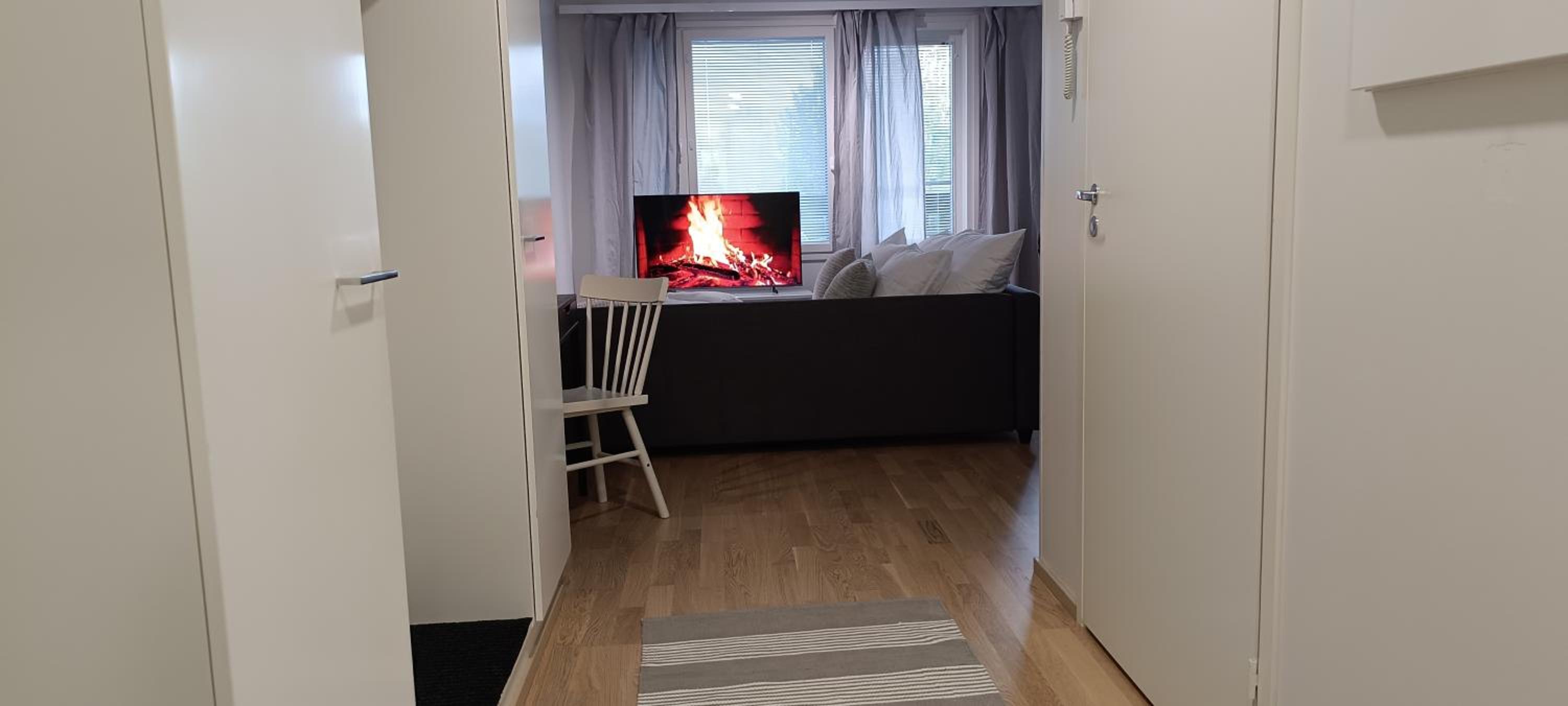 Bright and Cozy Apartment with Private Sauna And Parking