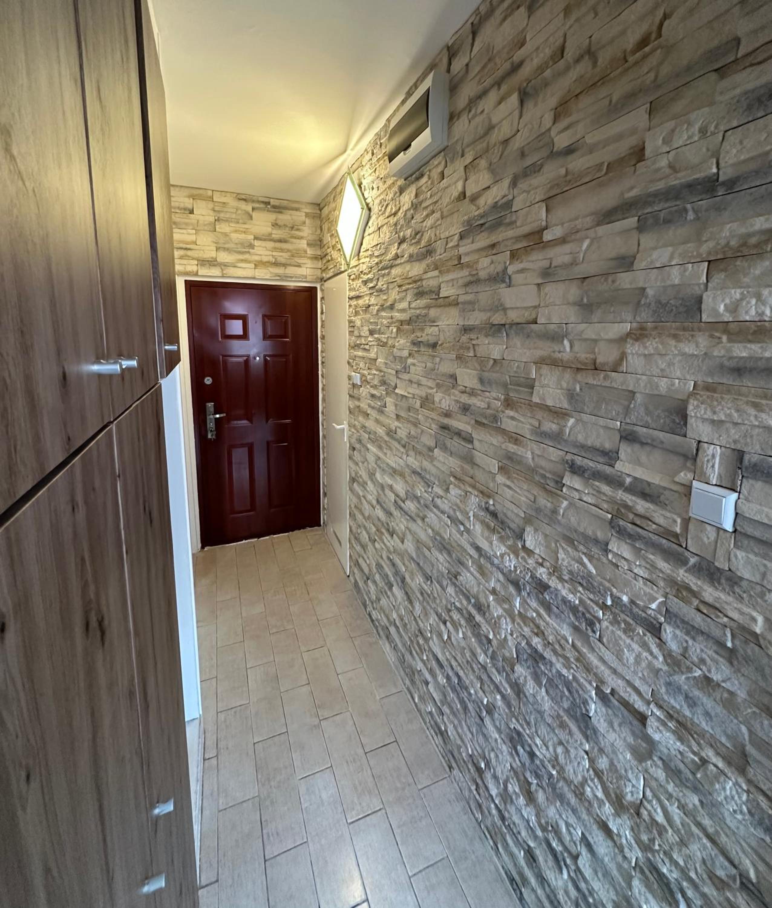 Anna Apartman