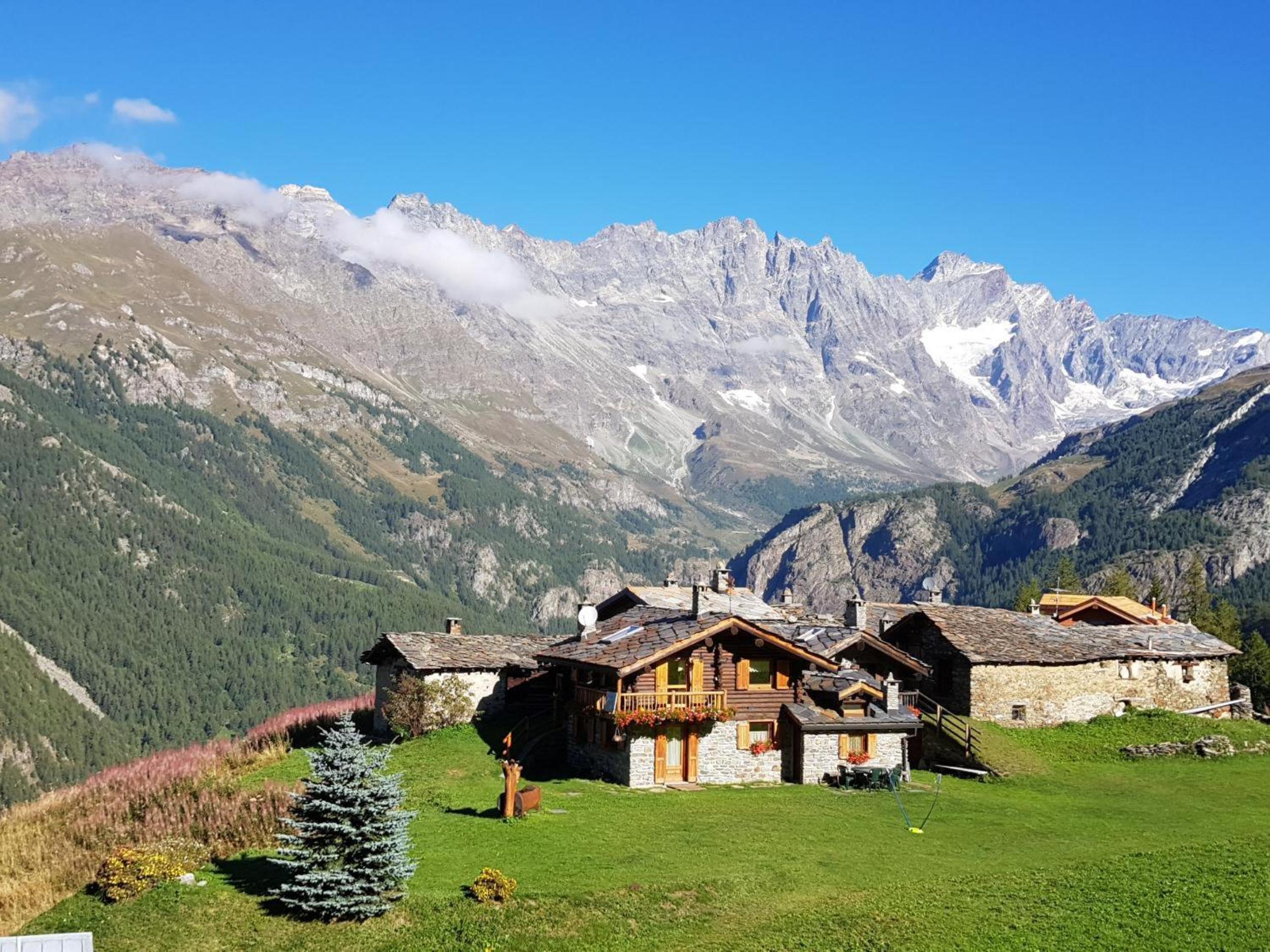 Chalet L'Ange Des Neiges view 2