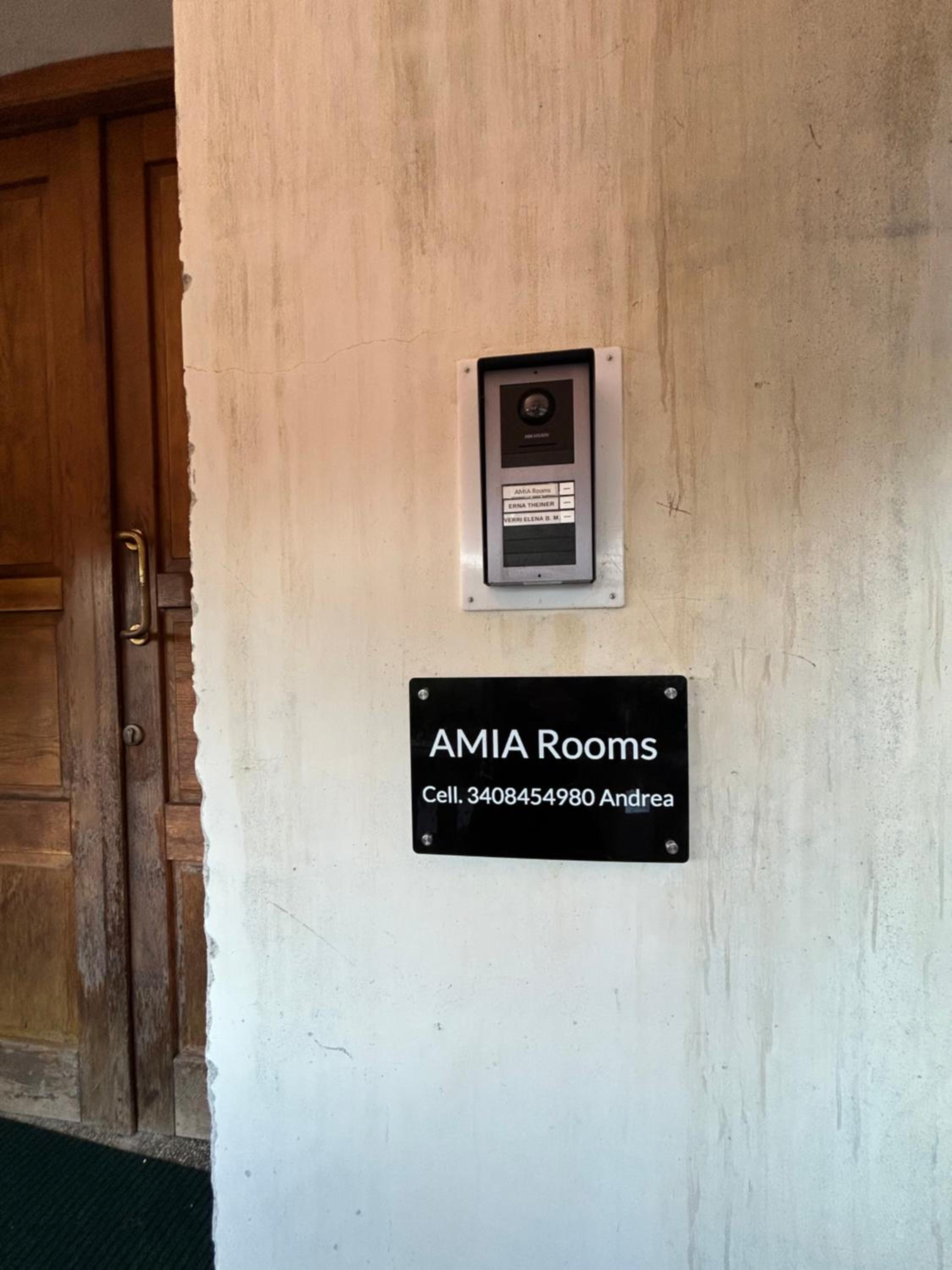 AMIA rooms & wine view 4