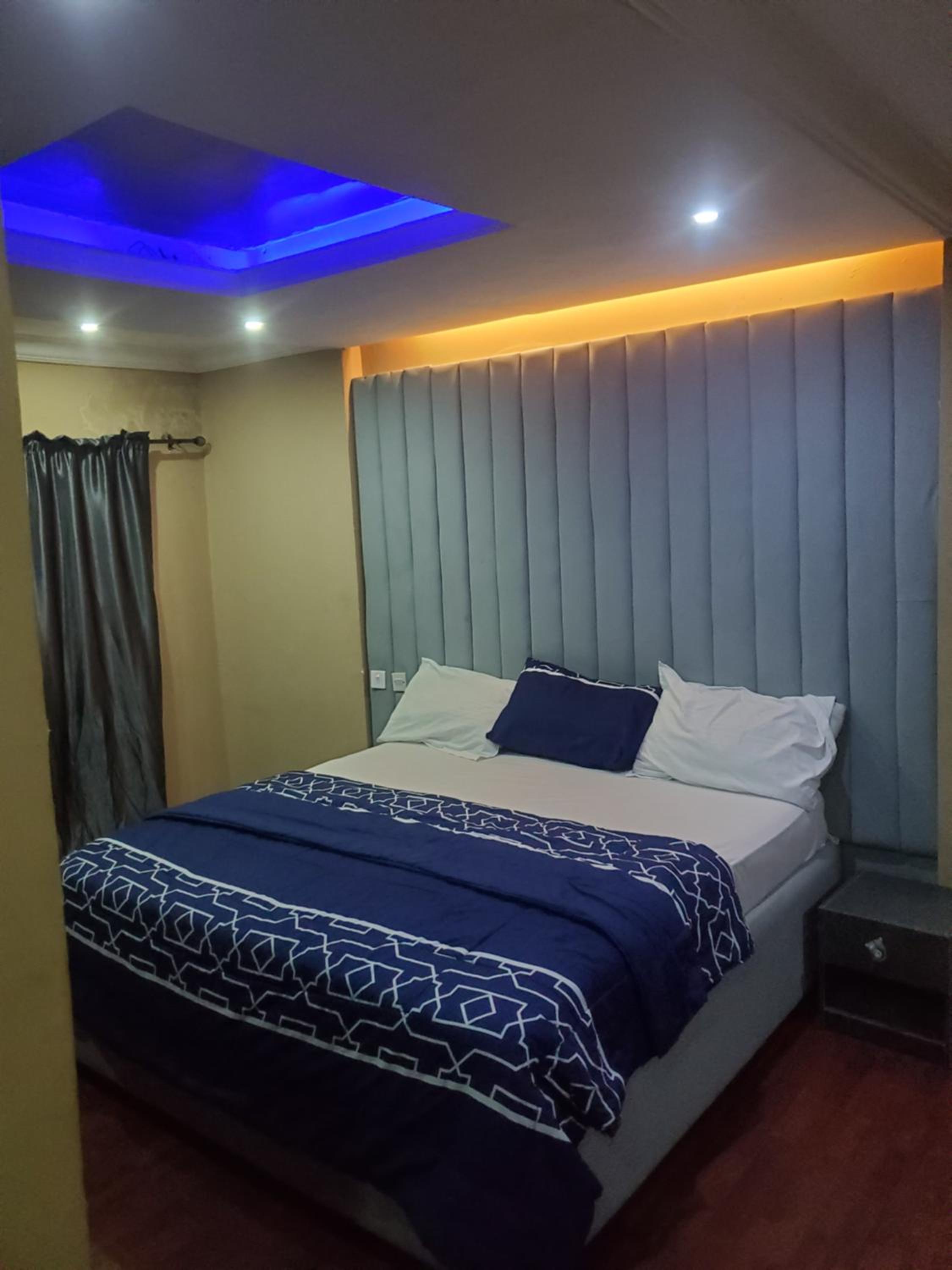 Dee service apartment