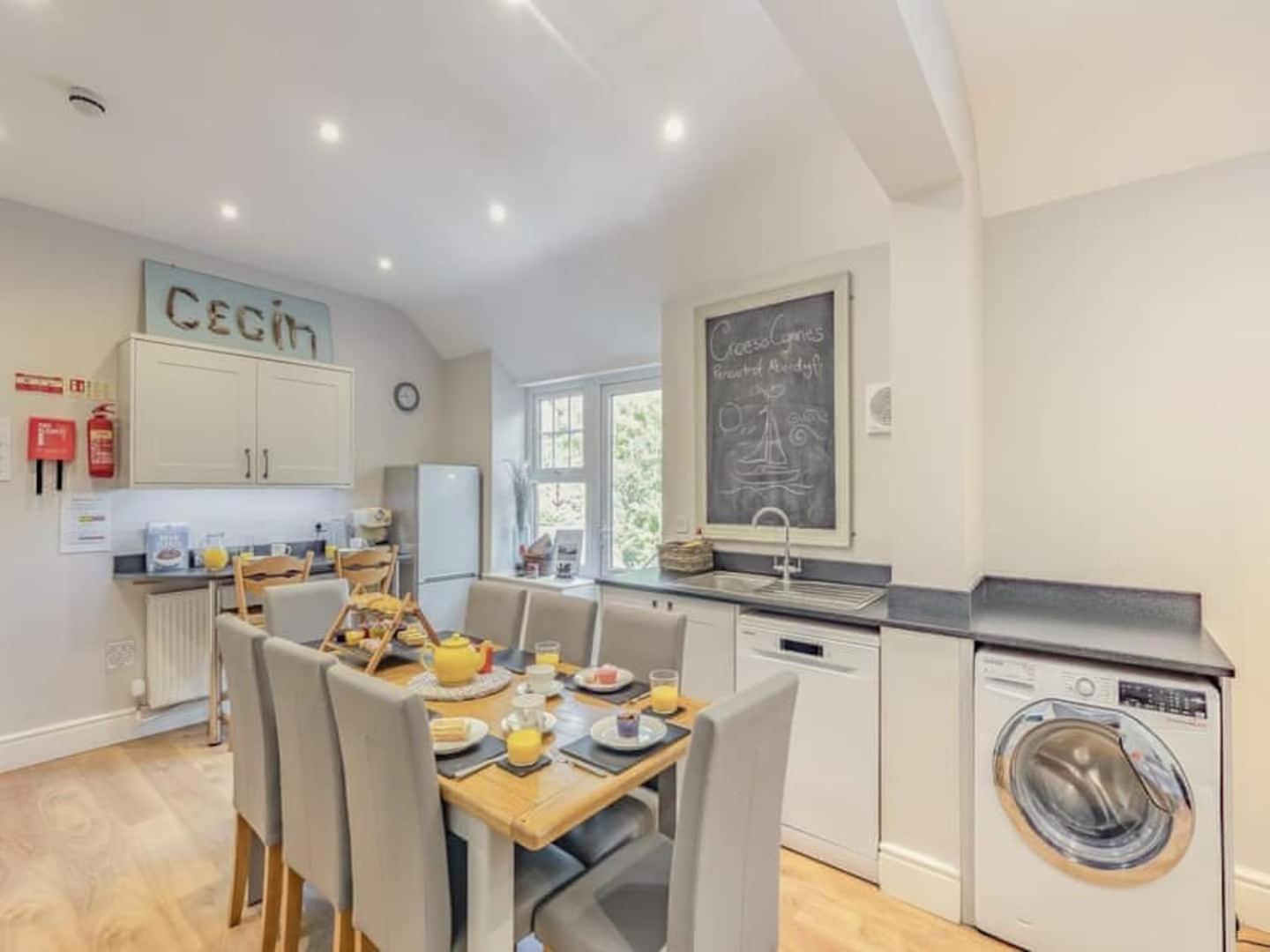 Pencartref- Luxurious Seaside Apartment Aberdovey