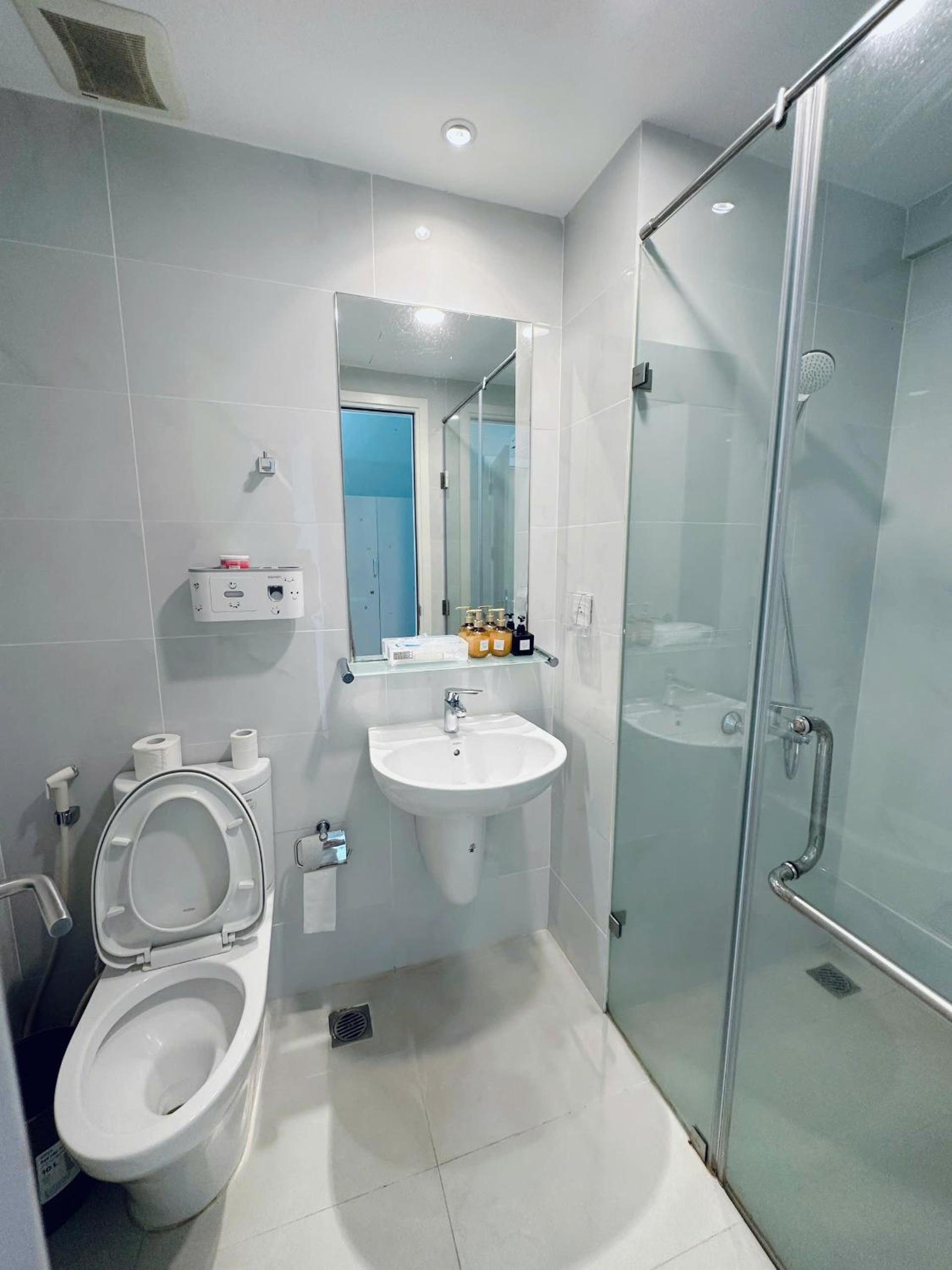 SHomes Homestay - Luxury apartment at Masteri An Phu free Gym Pool