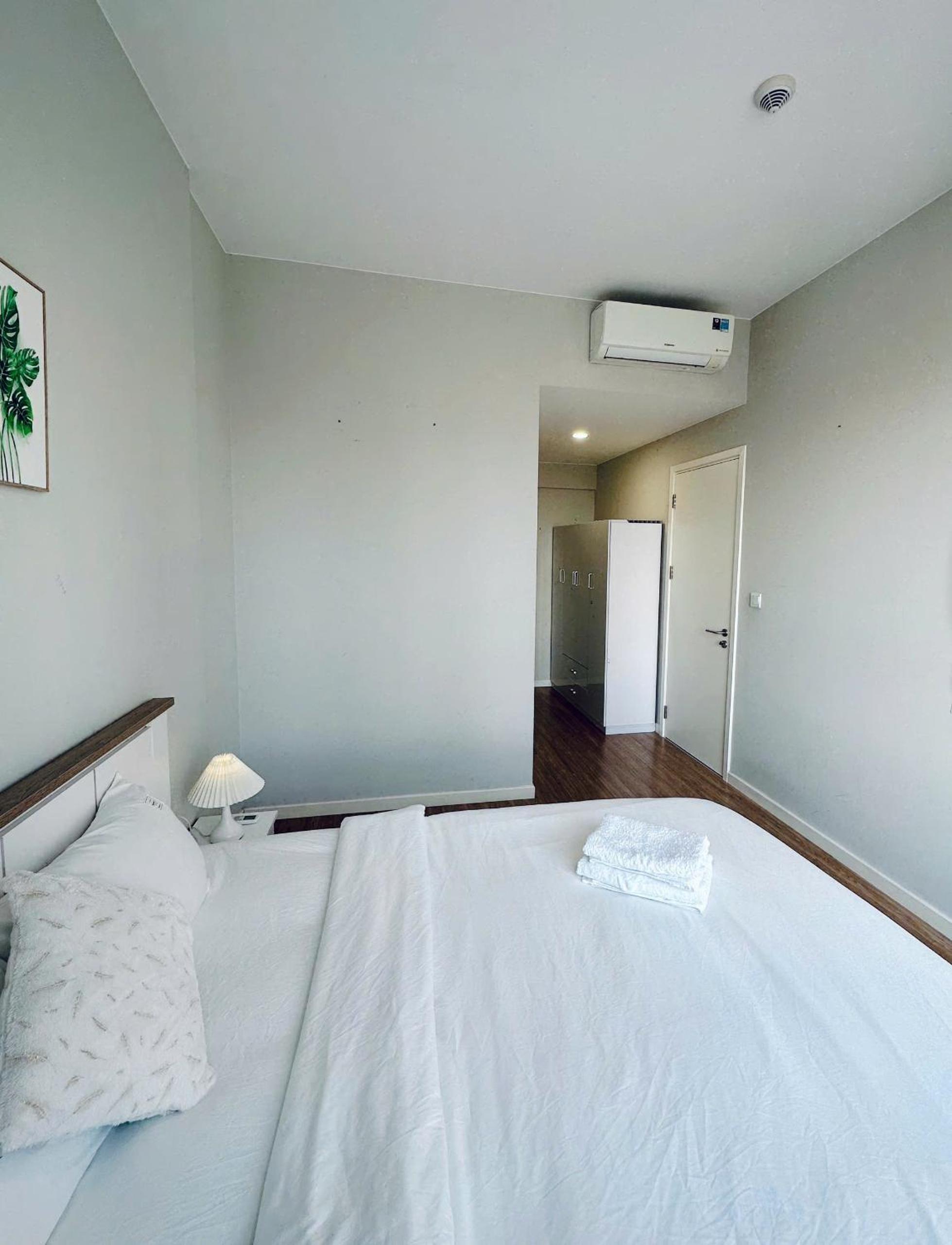 SHomes Homestay - Luxury apartment at Masteri An Phu free Gym Pool