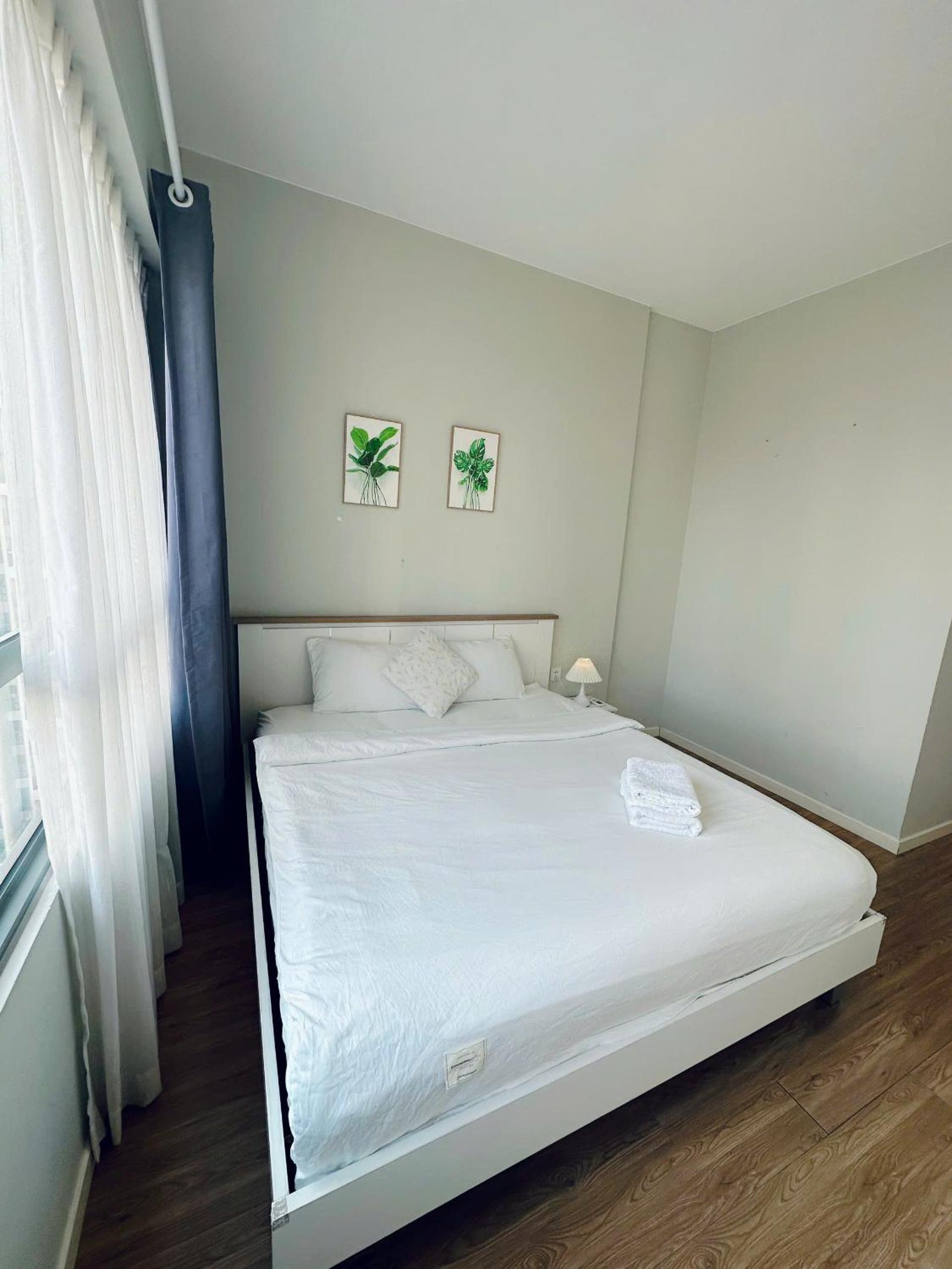 SHomes Homestay - Luxury apartment at Masteri An Phu free Gym Pool