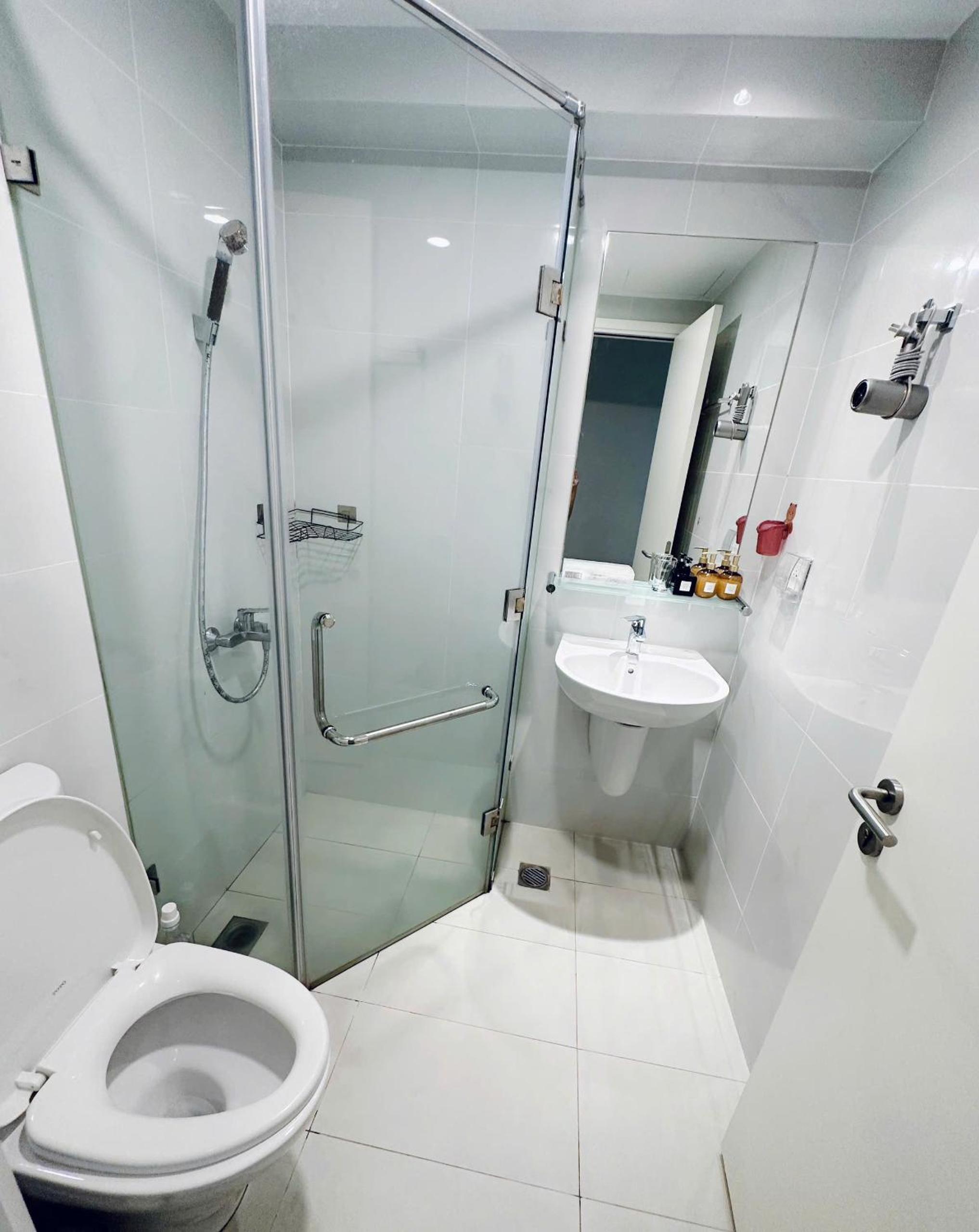 SHomes Homestay - Luxury apartment at Masteri An Phu free Gym Pool