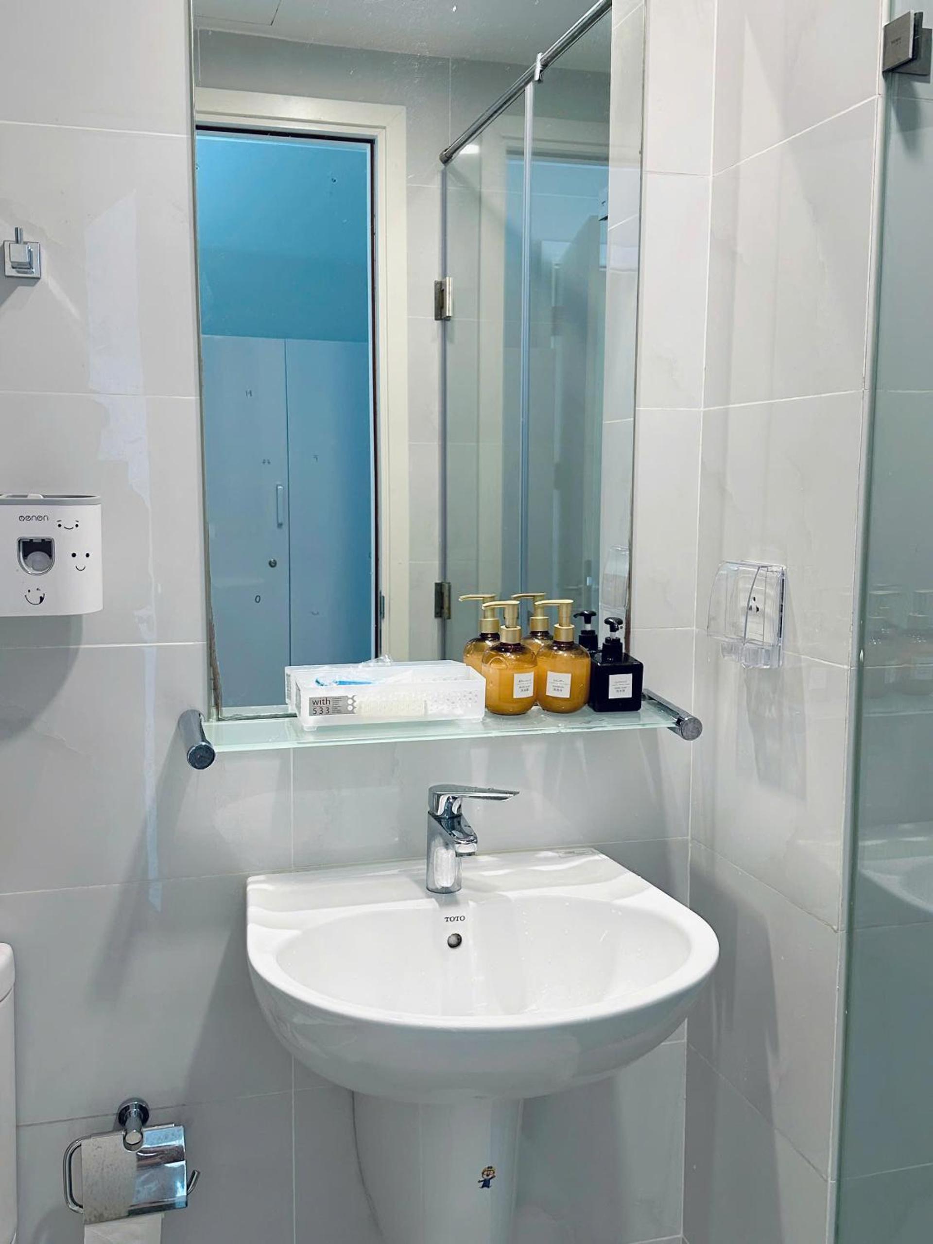 SHomes Homestay - Luxury apartment at Masteri An Phu free Gym Pool