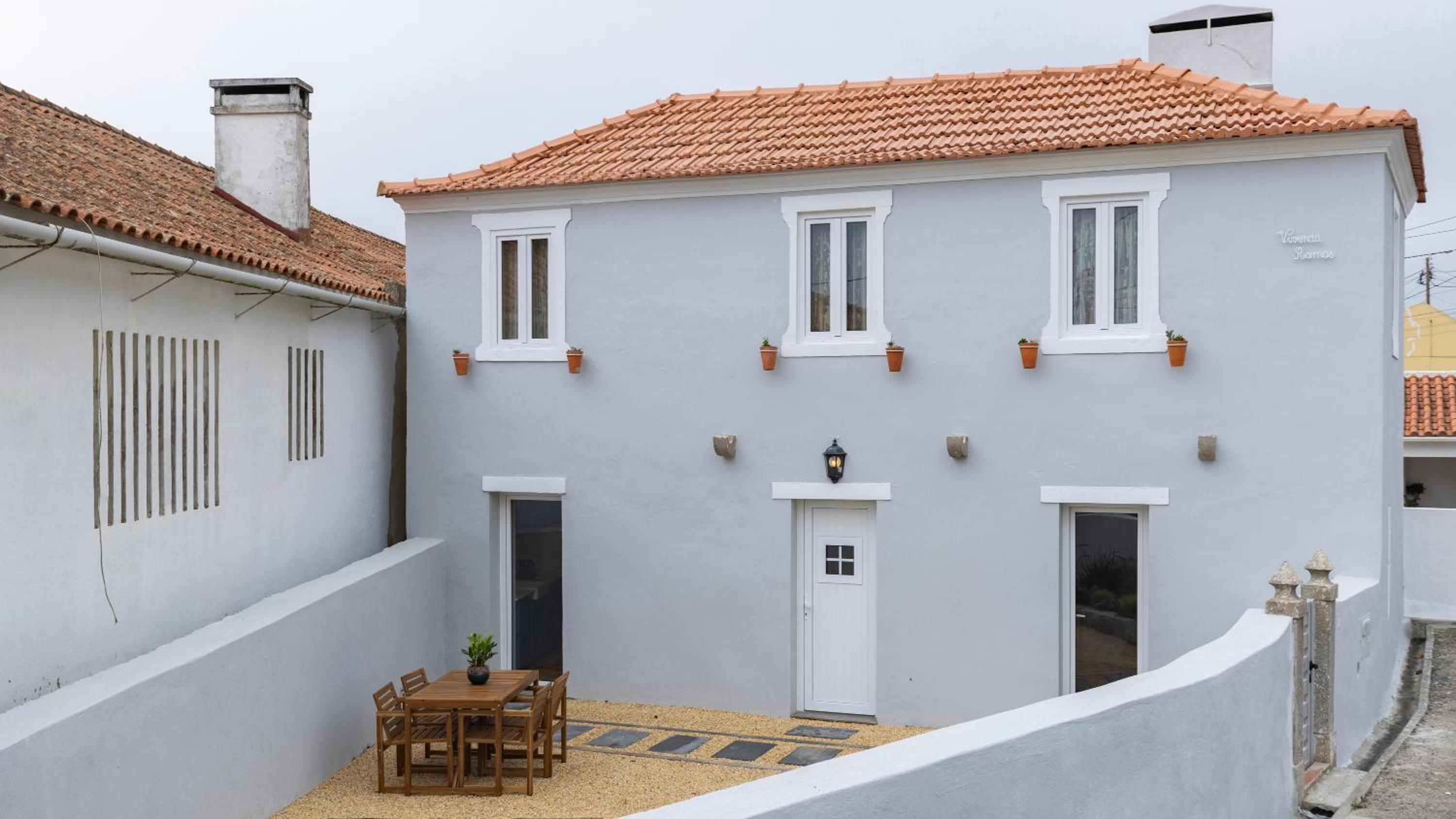 Comfortable Nook in Sintra by LovelyStay view 3