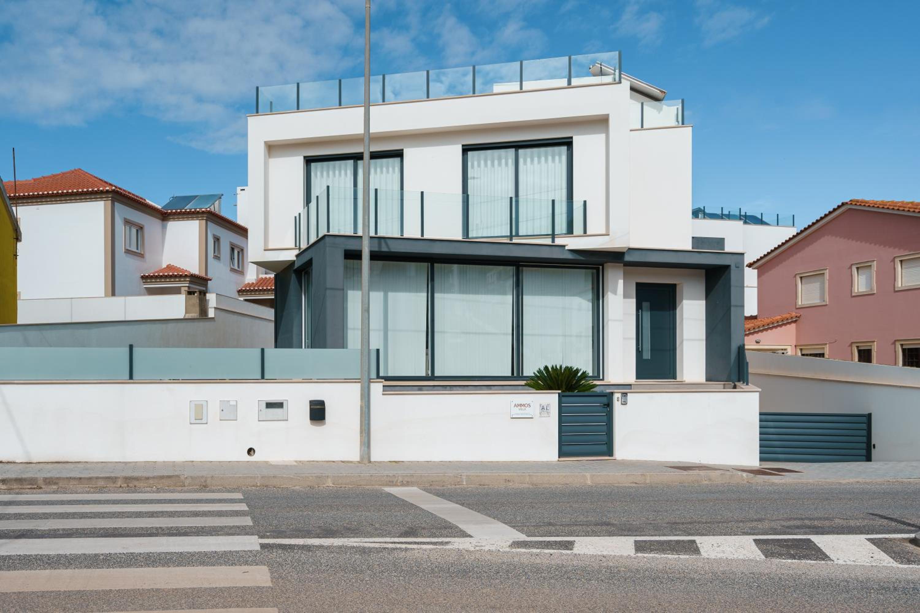 Hotel Ammos Villa, beach villa with ocean view - Image 1