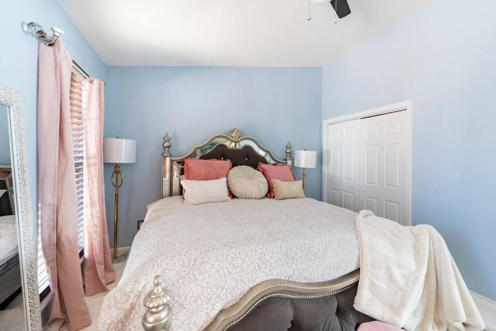Amazing, cozy & warm family homeWarm and cozy home view 2