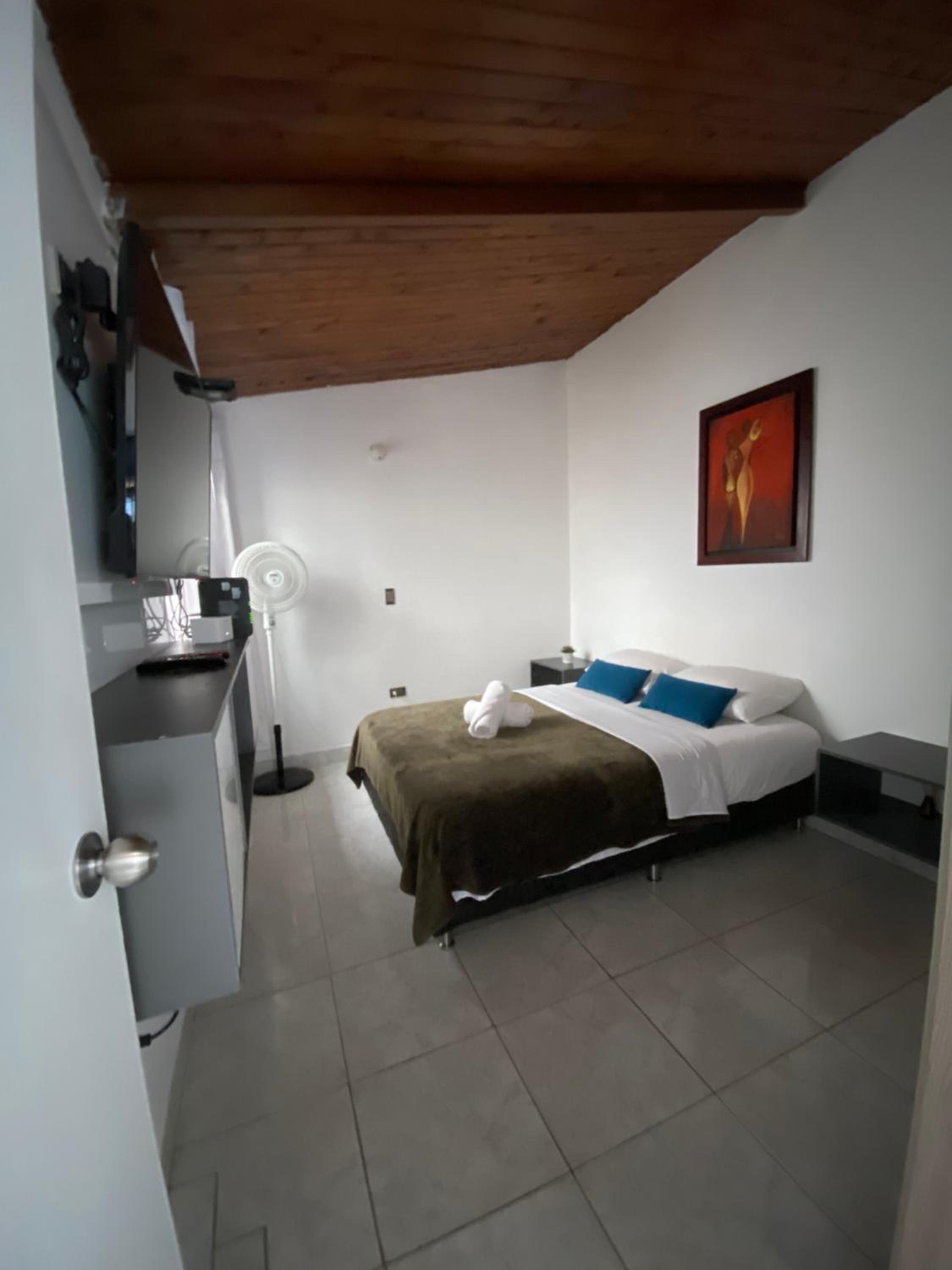 Cálido apartamento céntrico y acogedor, cerca al parque y estación metro