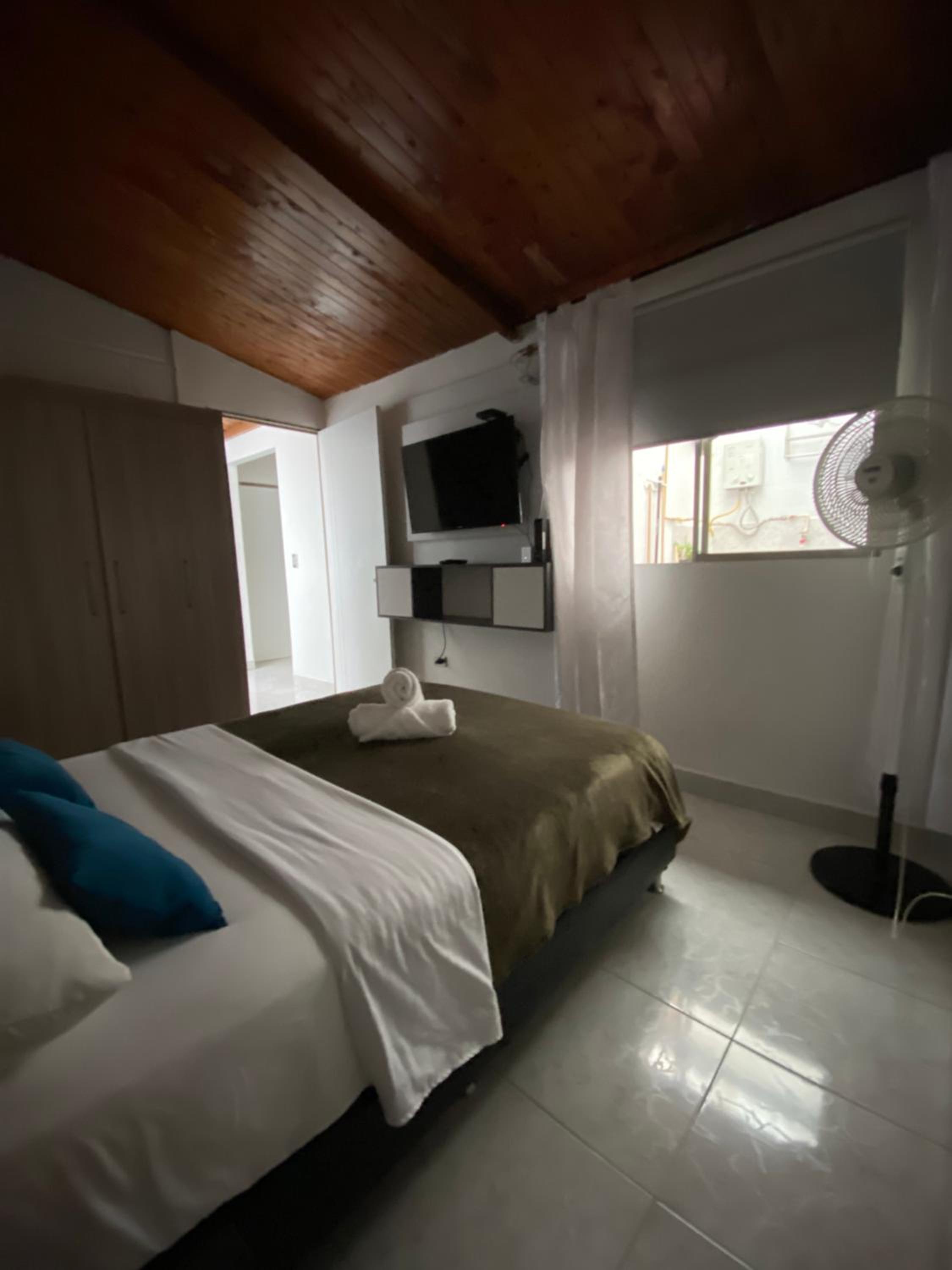 Cálido apartamento céntrico y acogedor, cerca al parque y estación metro