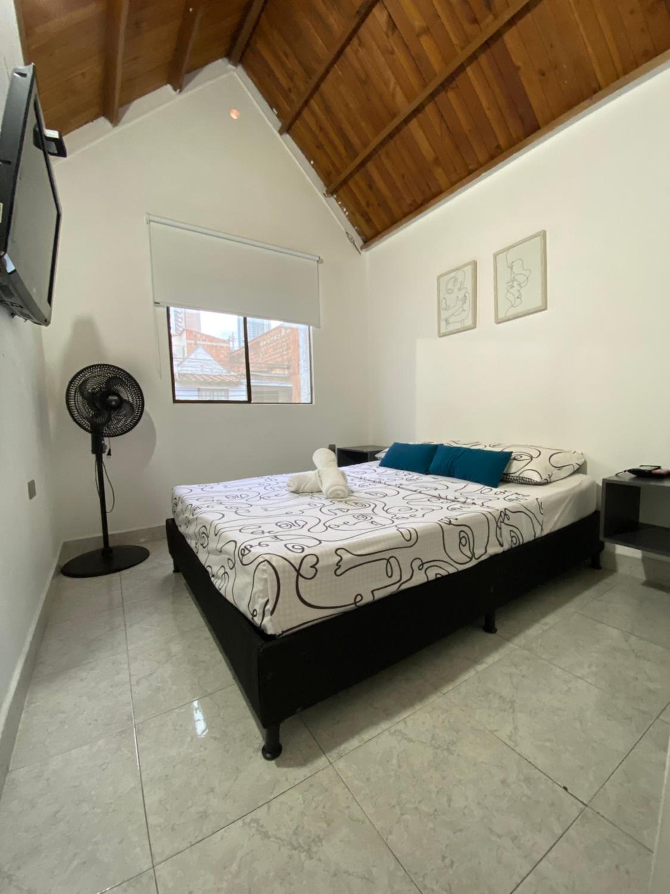 Cálido apartamento céntrico y acogedor, cerca al parque y estación metro