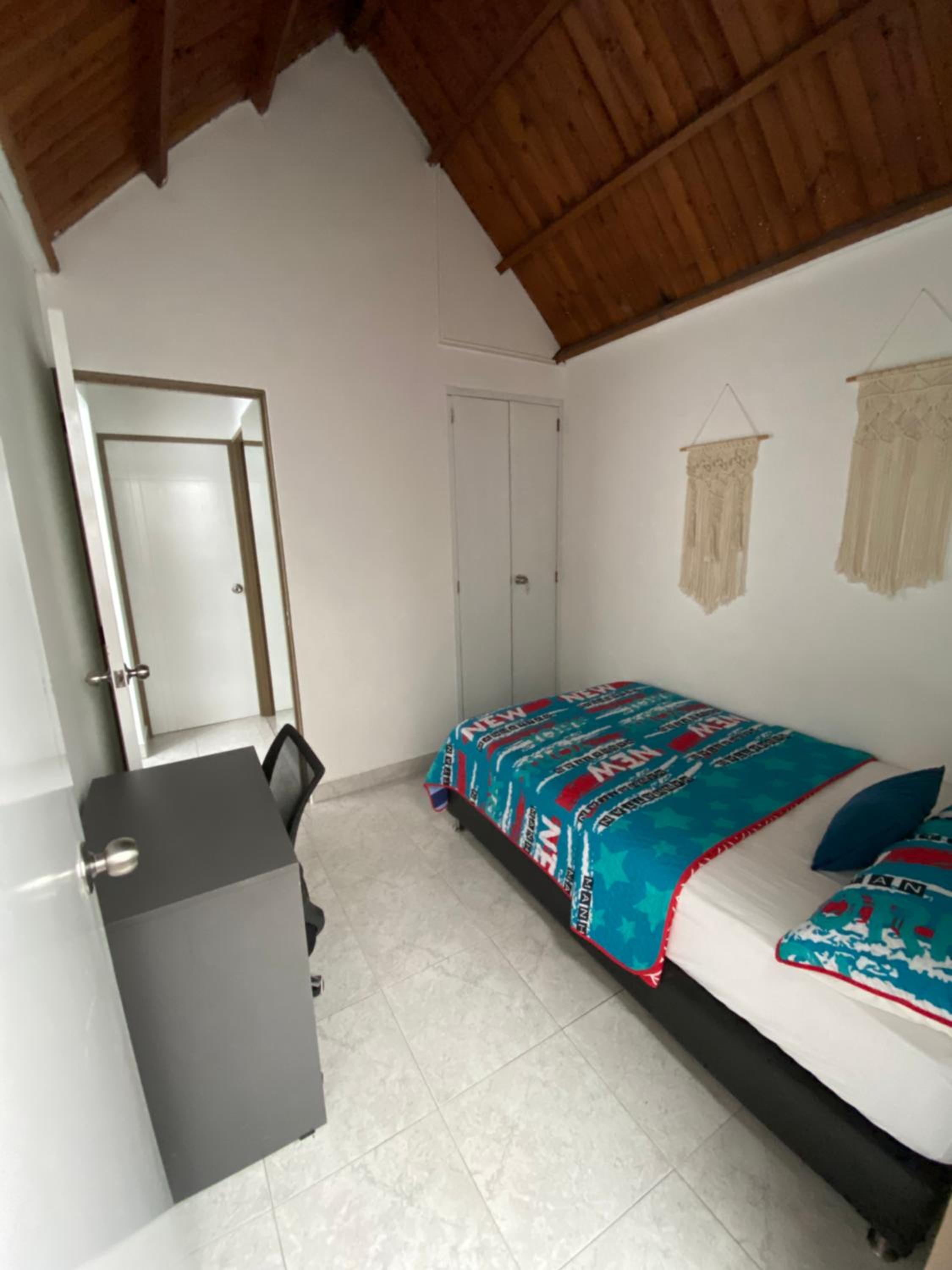 Cálido apartamento céntrico y acogedor, cerca al parque y estación metro