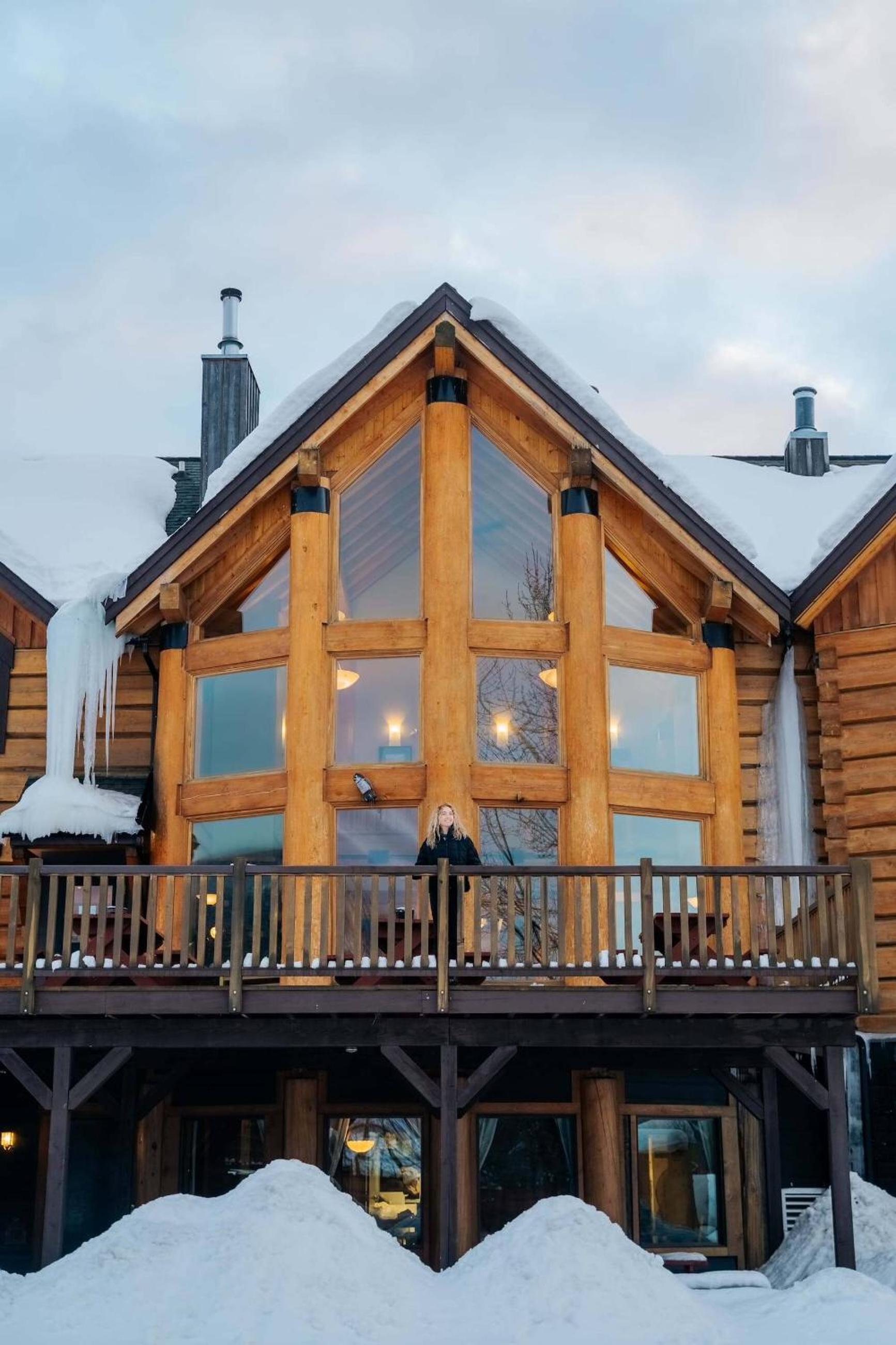 Golden Vacations - Basecamp Lodge Golden - Property Image 6