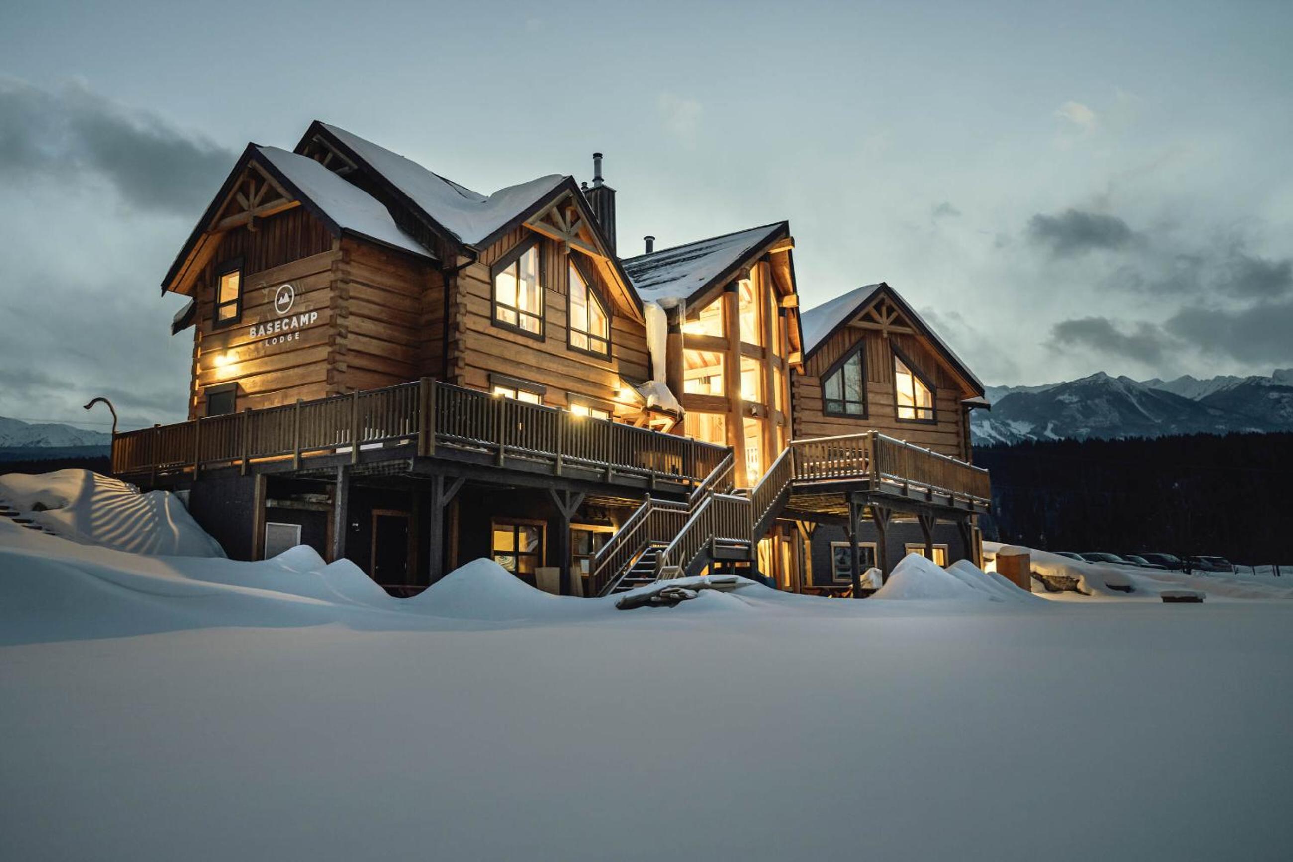 Golden Vacations - Basecamp Lodge Golden - Property Image 5