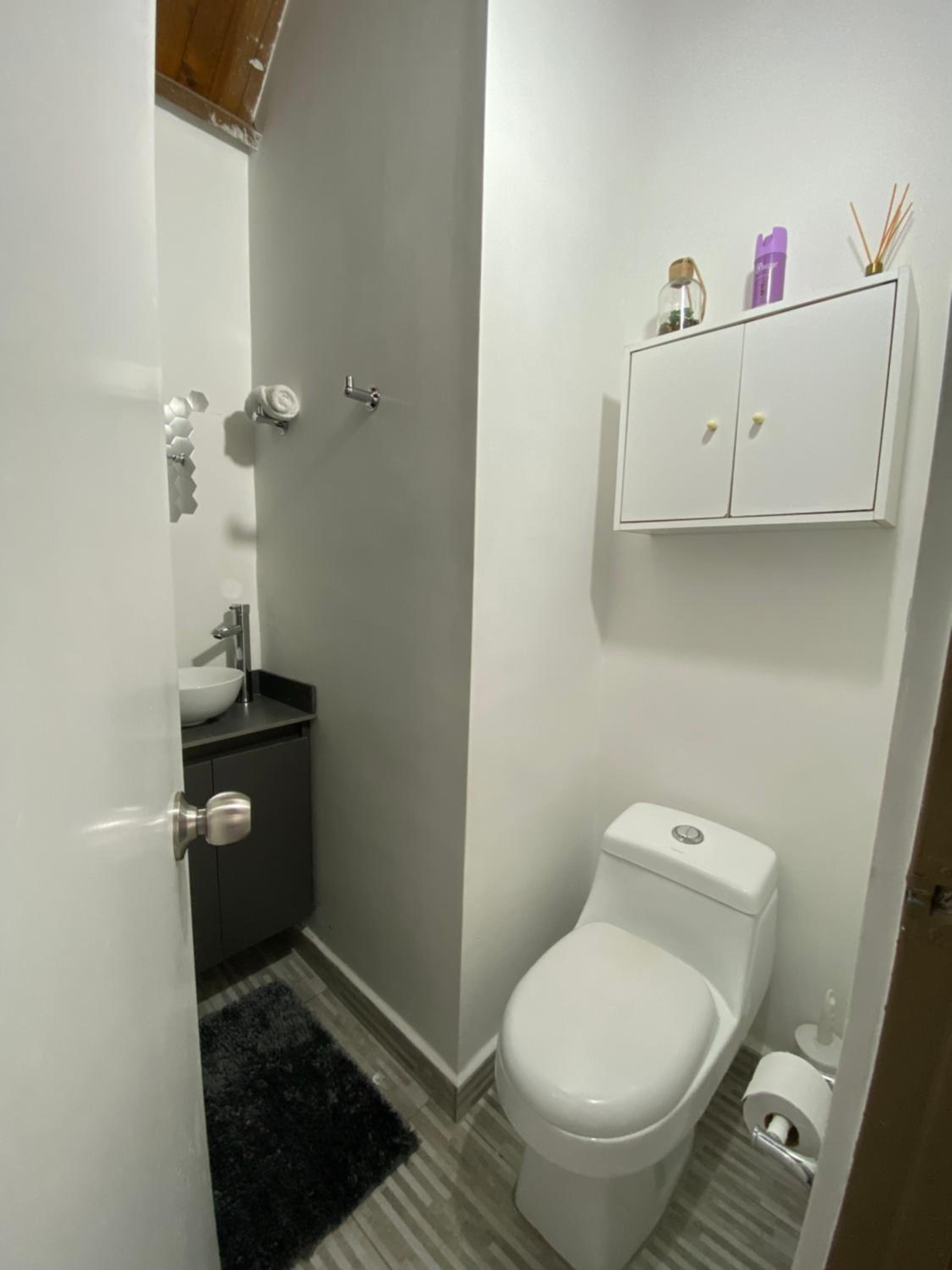 Cálido apartamento céntrico y acogedor, cerca al parque y estación metro
